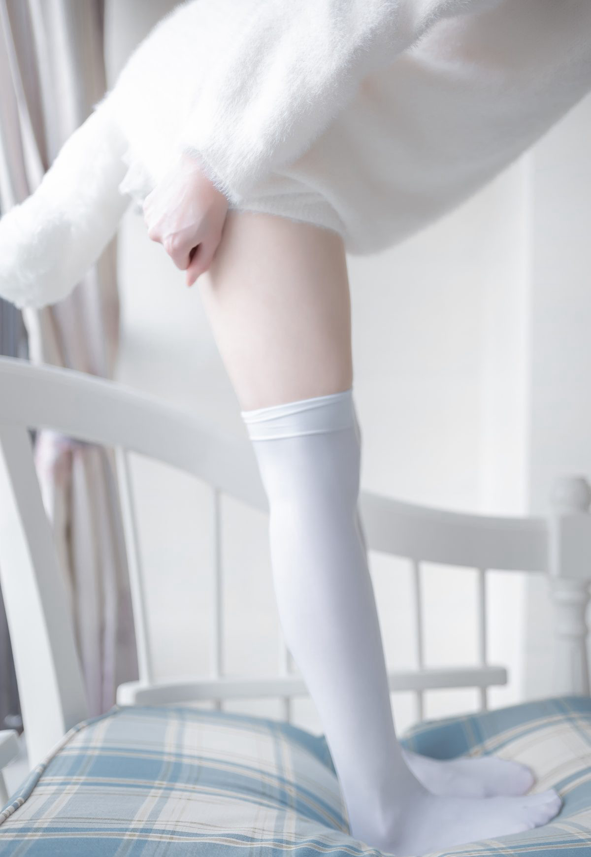 Hình ảnh cosplay HD siêu khiêu dâm của Kitarou với chân đẹp tất trắng quy mô lớn.
