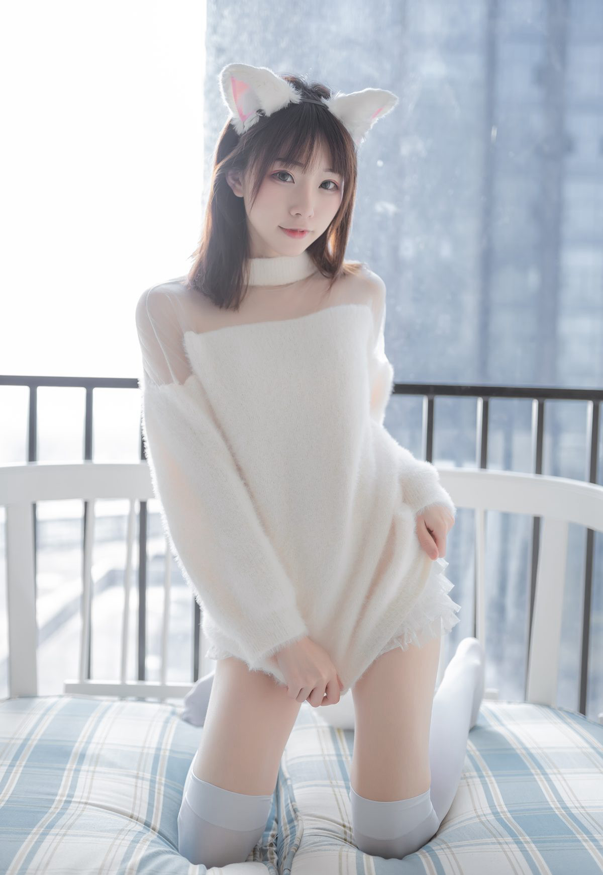 Hình ảnh cosplay HD siêu khiêu dâm của Kitarou với chân đẹp tất trắng quy mô lớn.