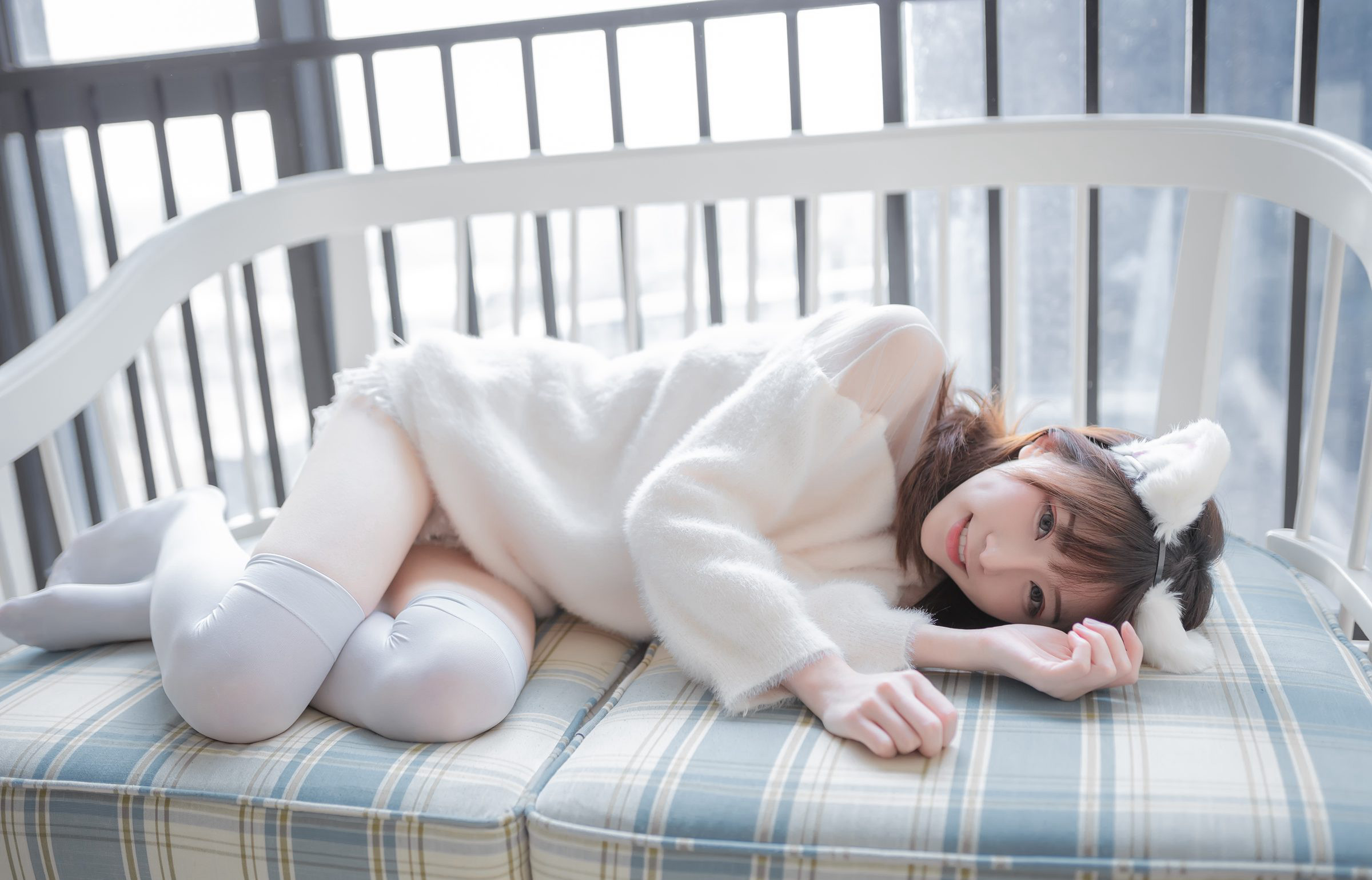 Hình ảnh cosplay HD siêu khiêu dâm của Kitarou với chân đẹp tất trắng quy mô lớn.