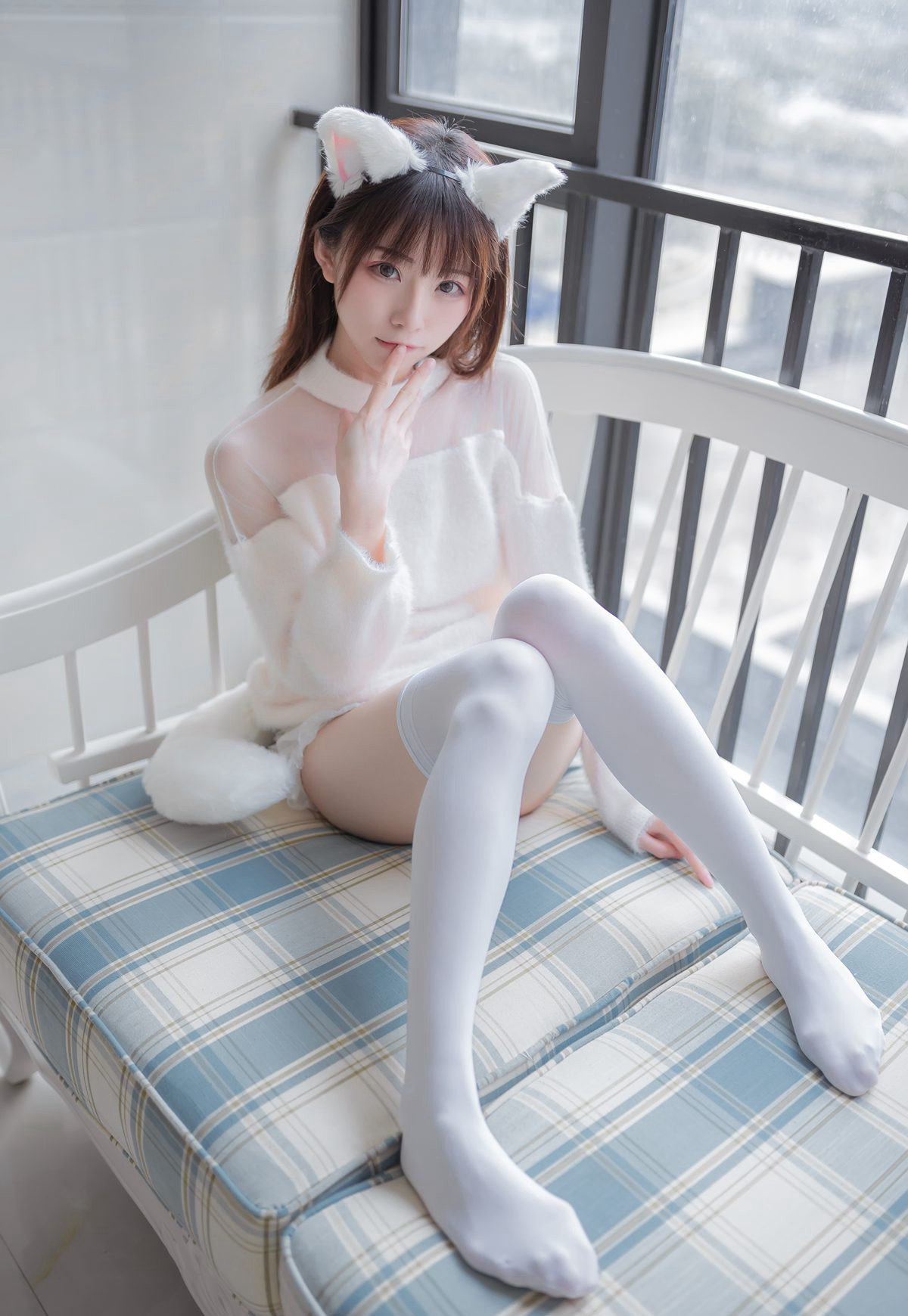 Hình ảnh cosplay HD siêu khiêu dâm của Kitarou với chân đẹp tất trắng quy mô lớn.