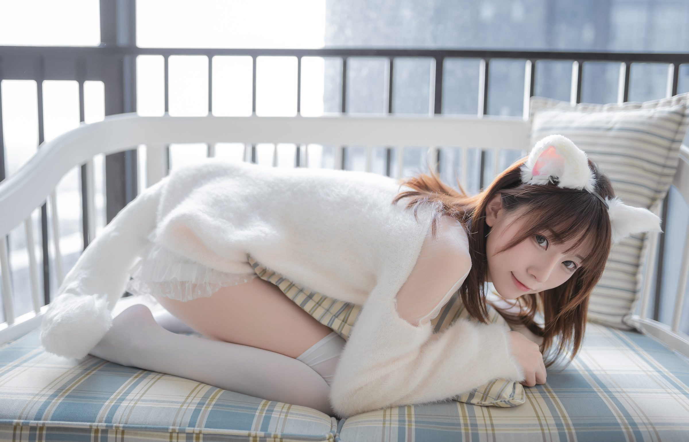 Hình ảnh cosplay HD siêu khiêu dâm của Kitarou với chân đẹp tất trắng quy mô lớn.