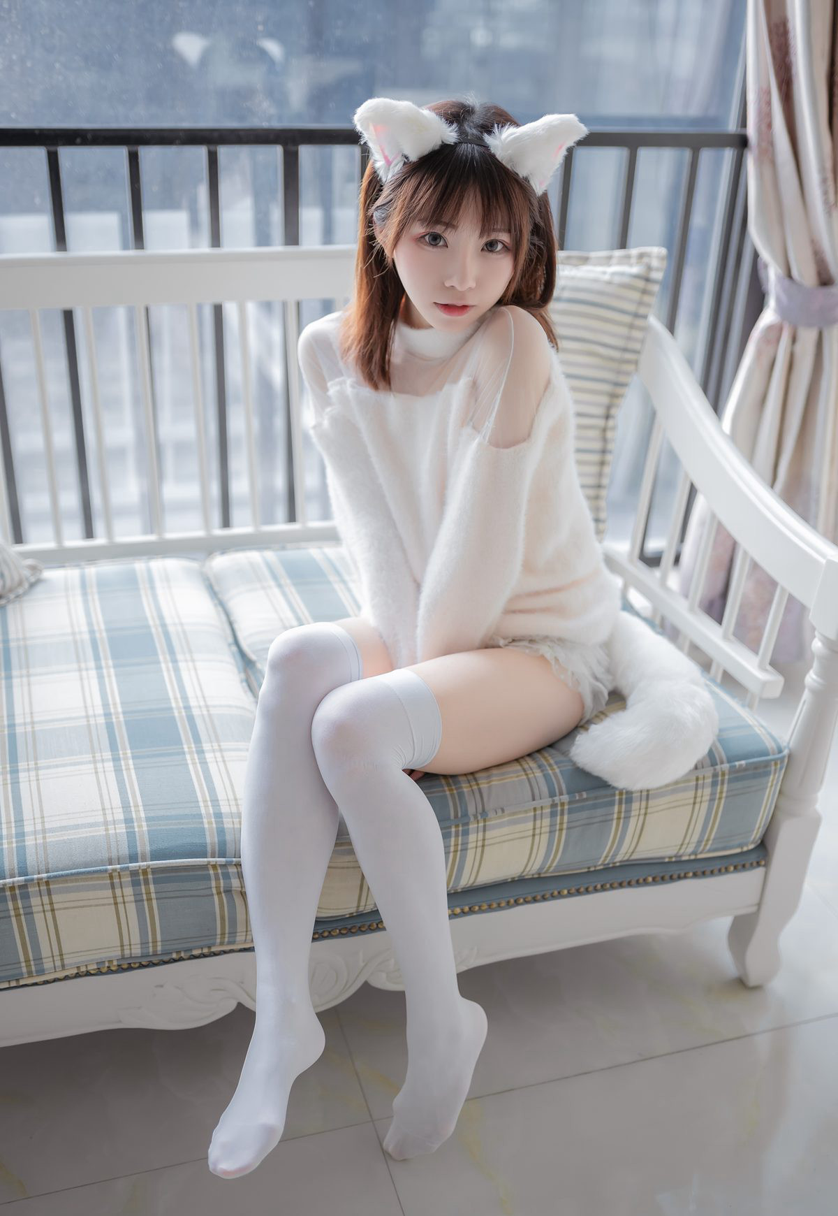 Hình ảnh cosplay HD siêu khiêu dâm của Kitarou với chân đẹp tất trắng quy mô lớn.