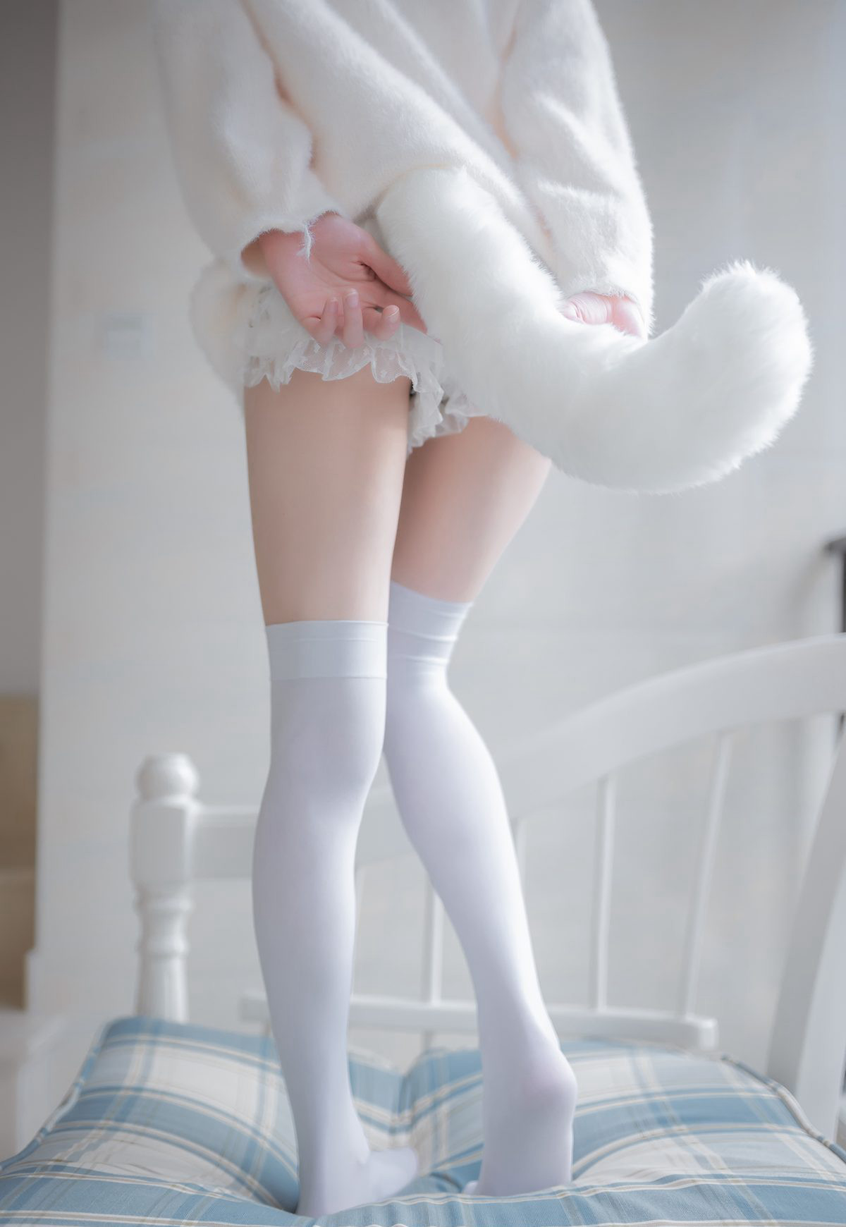 Hình ảnh cosplay HD siêu khiêu dâm của Kitarou với chân đẹp tất trắng quy mô lớn.