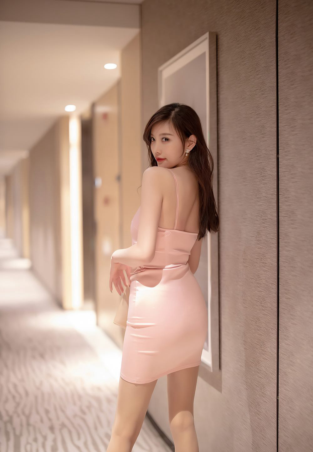 Dương Thần Thần gợi cảm với tất nylon, chân đẹp cực phẩm, váy ngắn ôm sát quyến rũ, mông cao vút và tư thế.