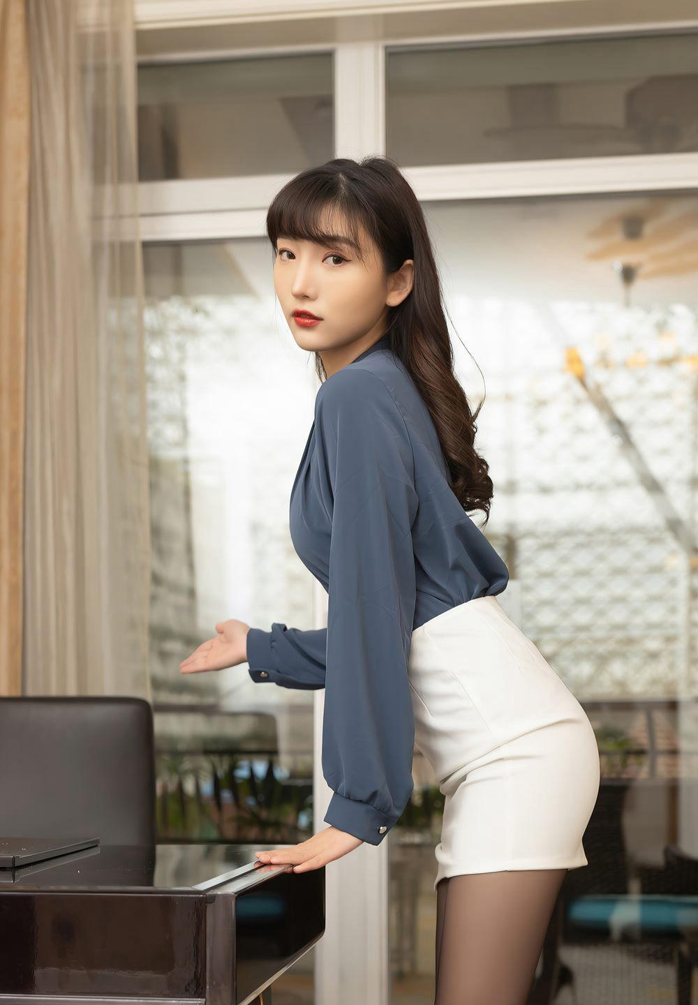 육쑨쑨 큰가슴 섹시 제복 블랙스타킹 하이힐 호텔 요염 스타킹벗는 포즈