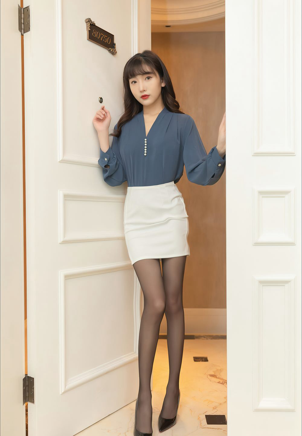 육쑨쑨 큰가슴 섹시 제복 블랙스타킹 하이힐 호텔 요염 스타킹벗는 포즈