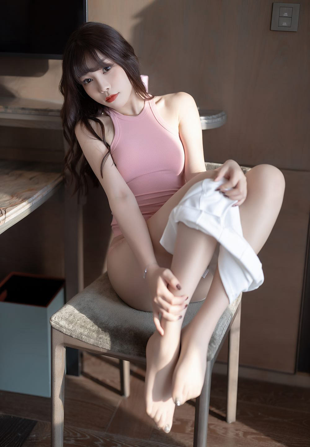 Chí Chí Booty vớ thịt tơ cực phẩm chân đẹp giày cao gót mẫu trẻ gợi cảm quần short trắng phong tình