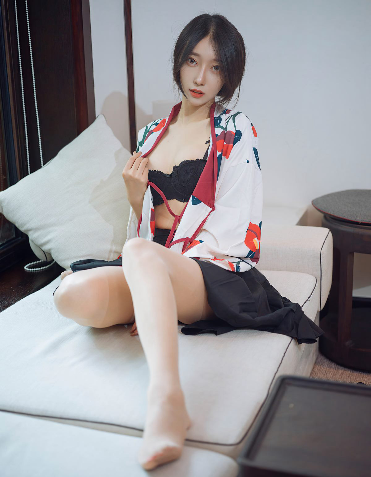 玥兒玥風騷肉絲襪高跟性感短髮美少婦風騷誘惑姿勢
