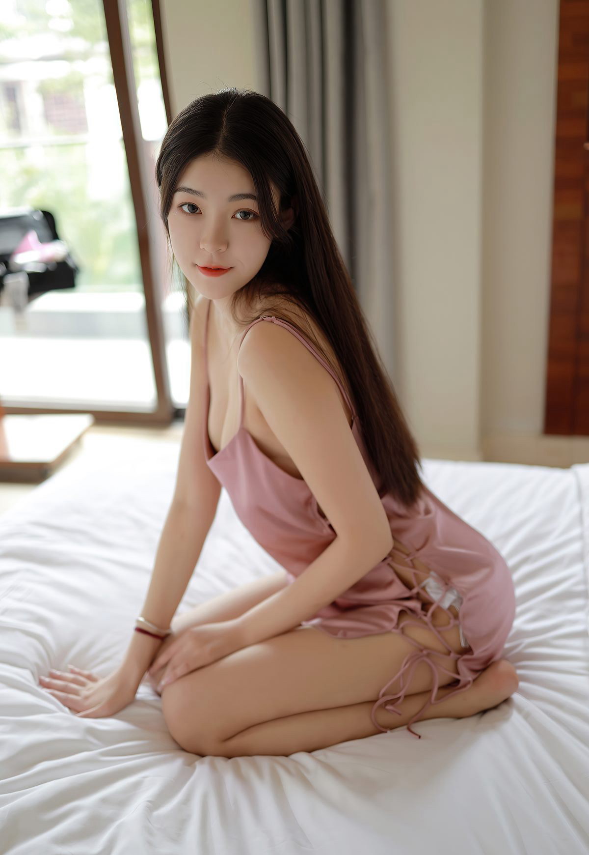 蘇雨彤2021高顏值美少婦床上風騷姿勢誘惑美腿