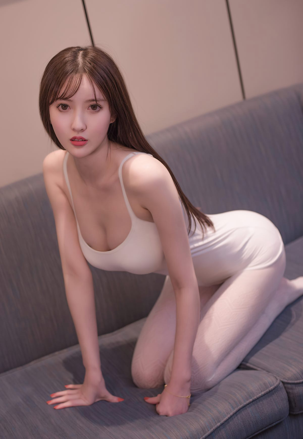 林芮希極品白絲美腿性感皮裙誘惑情趣內衣風騷姿勢