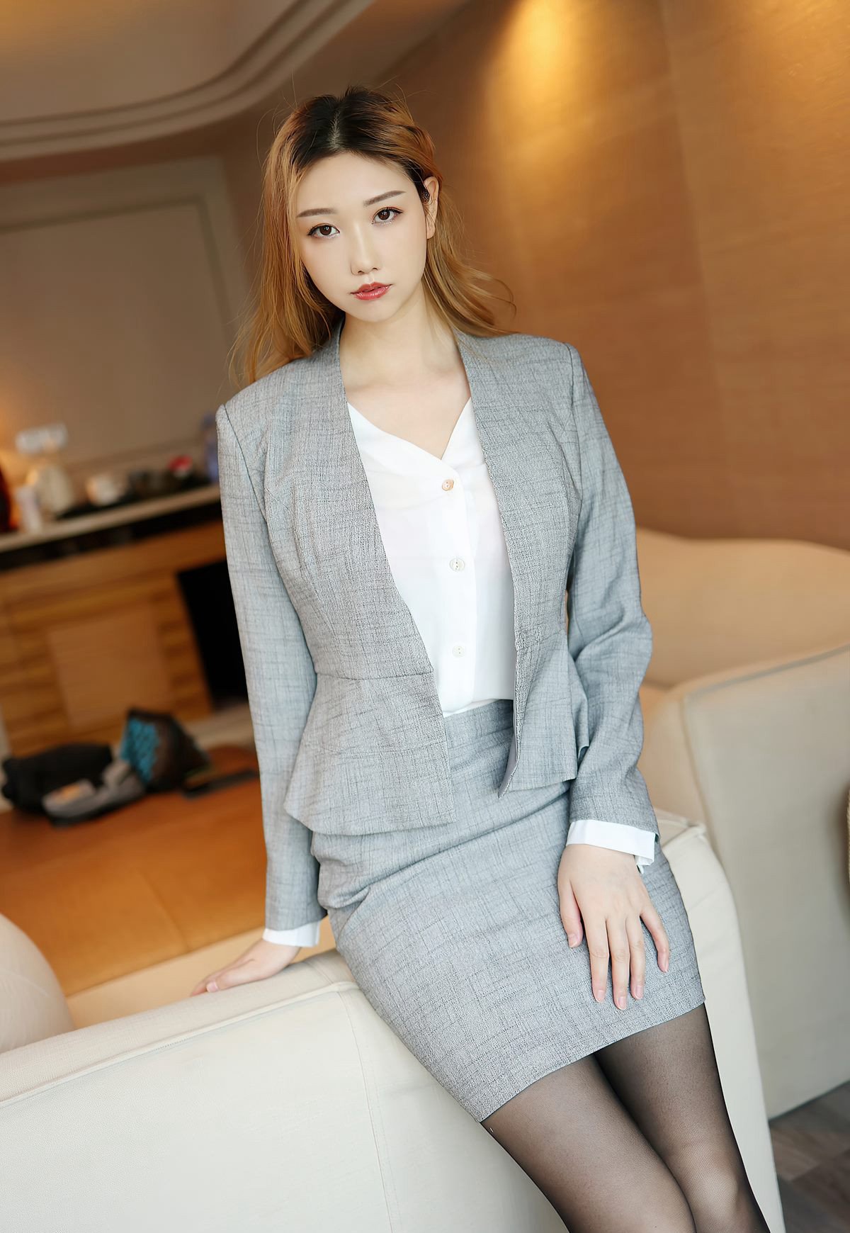 モファン学院 極品制服セクシー秘書 高画質 白くて柔らかい大胸 黒ストッキング ハイヒール 写真