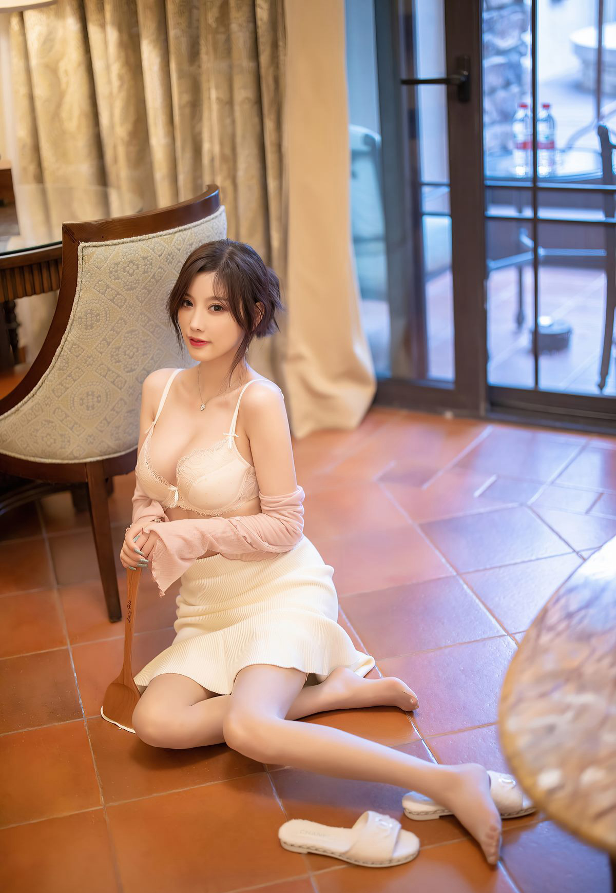 Dương Thần Thần đồ lót tình thú ngực lớn hình ảnh phúc lợi gợi cảm tất trắng chân đẹp phong tình pose mông vểnh
