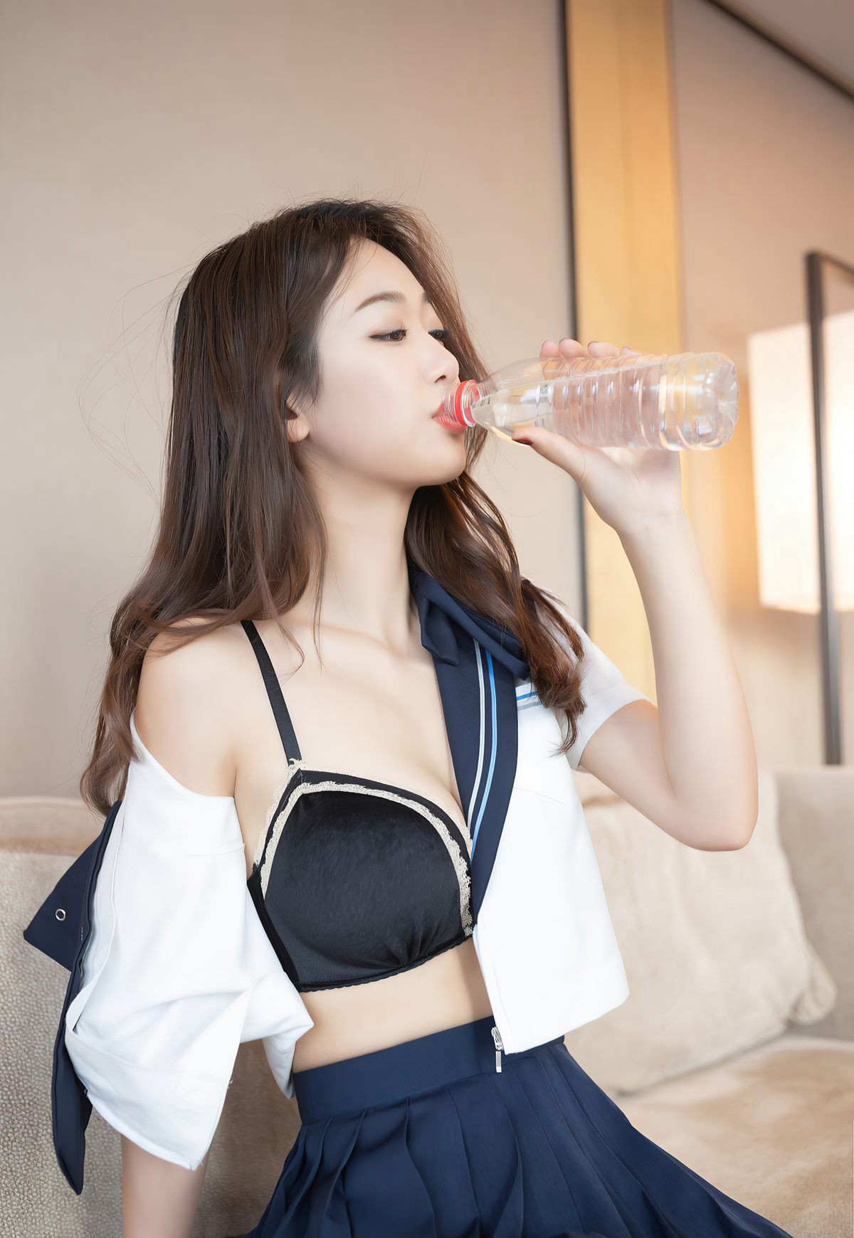 Tang Anqi 2021 Sexy JK Student Outfit Temptation Short Skirt Fair-Skinned Beautiful Legs