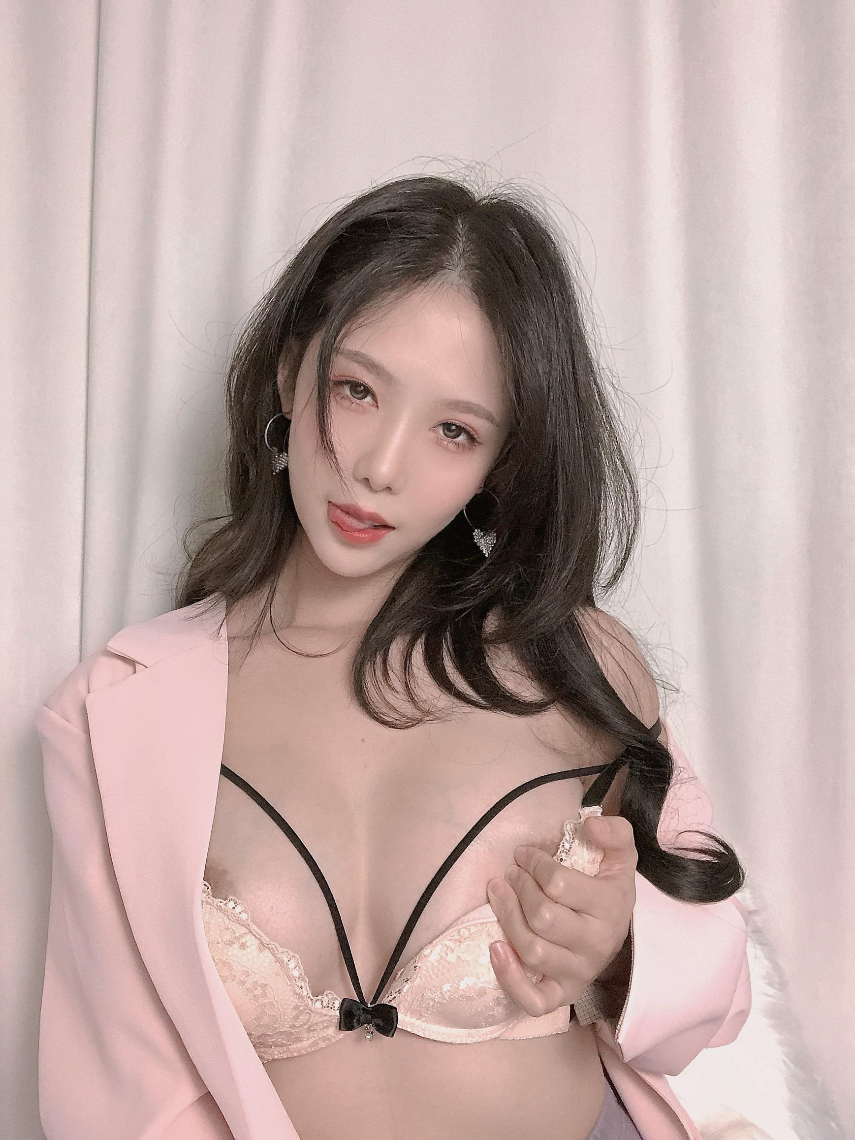 Dou Niang - Li Shi - Pink Suit [26P