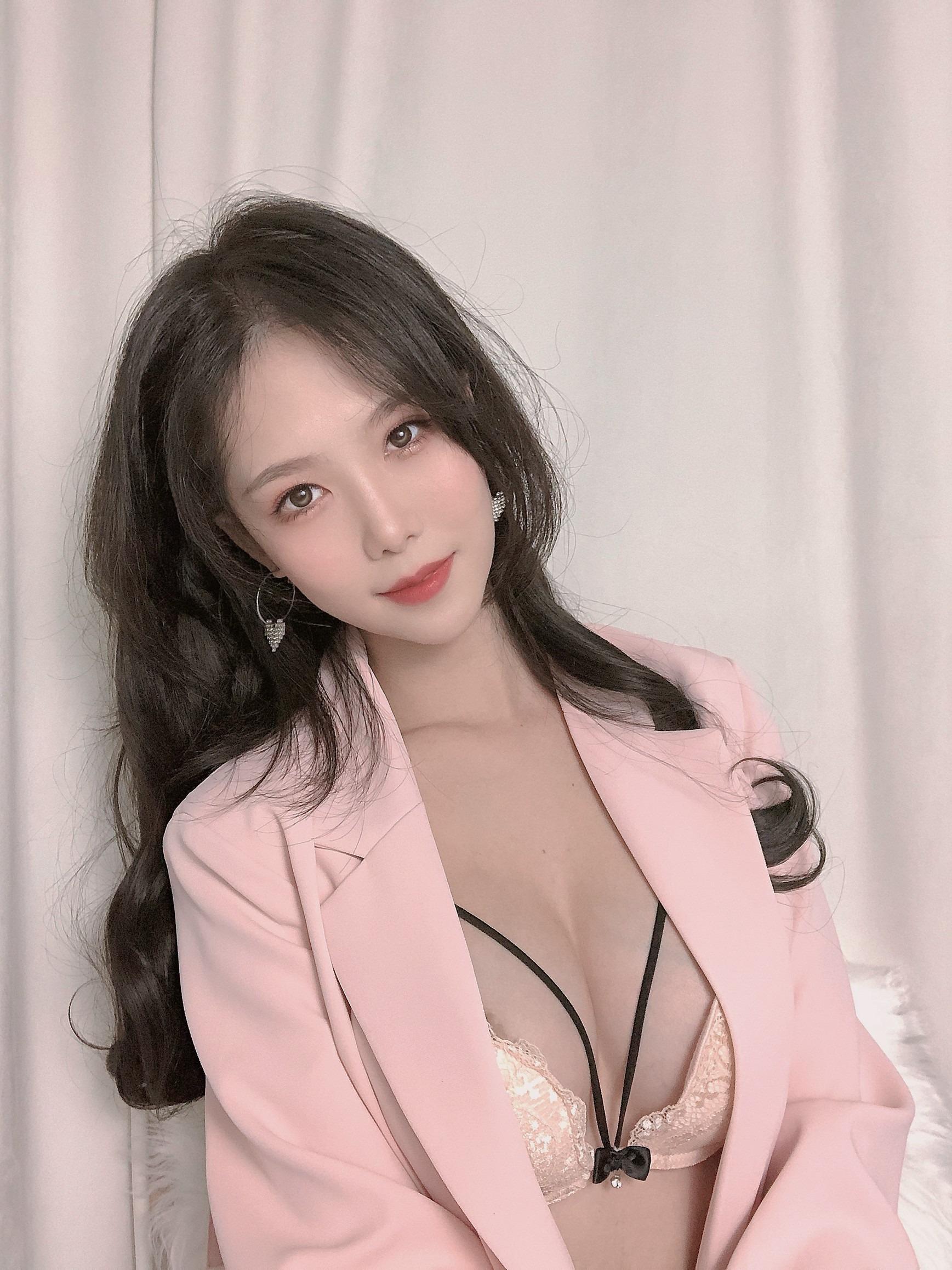 Dou Niang - Li Shi - Pink Suit [26P