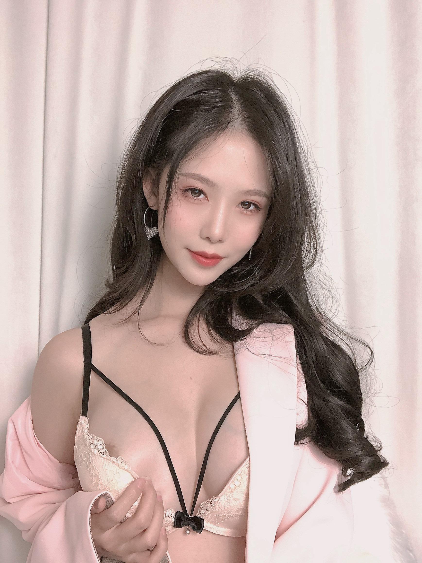 Dou Niang - Li Shi - Pink Suit [26P