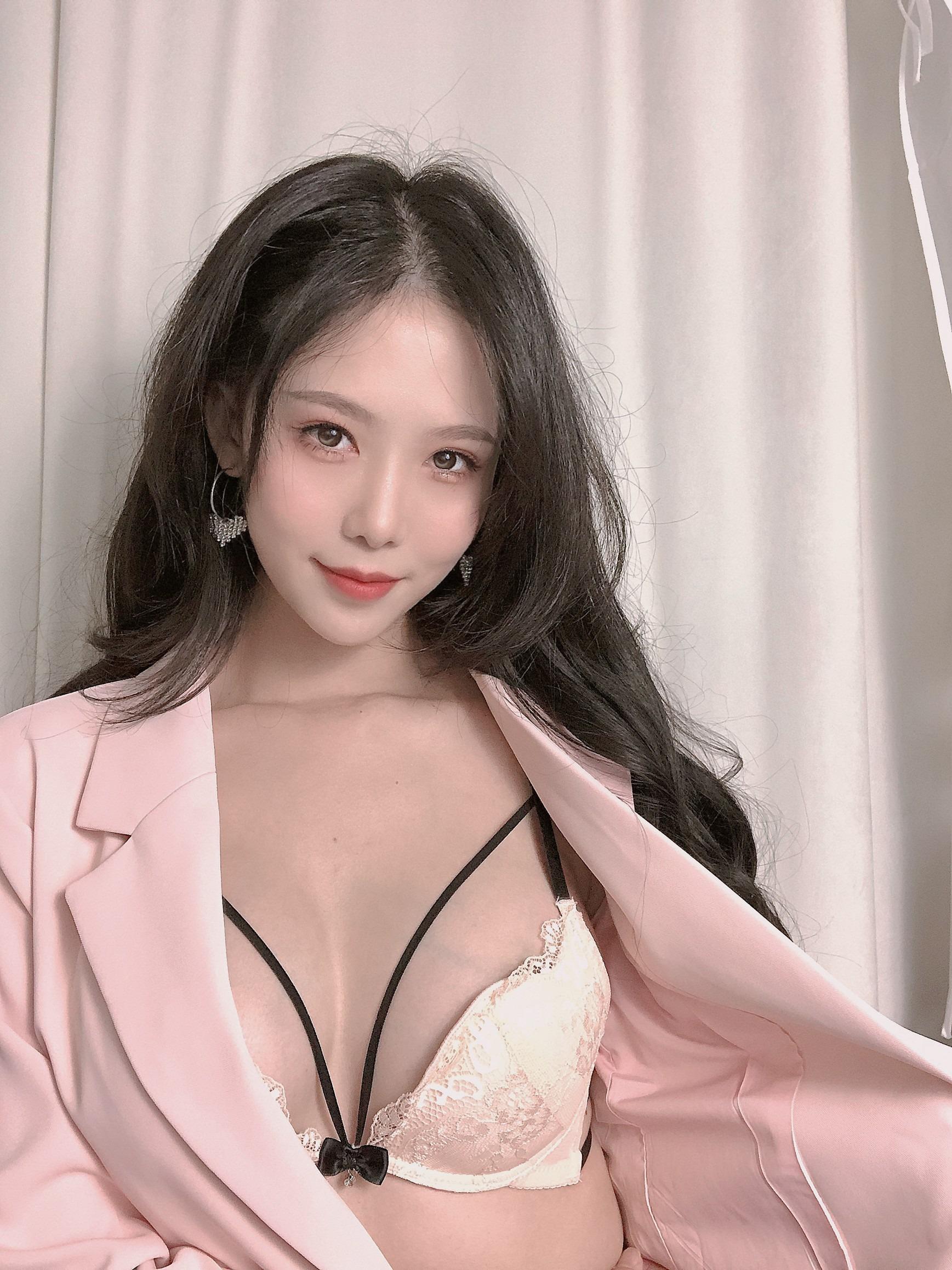 Dou Niang - Li Shi - Pink Suit [26P