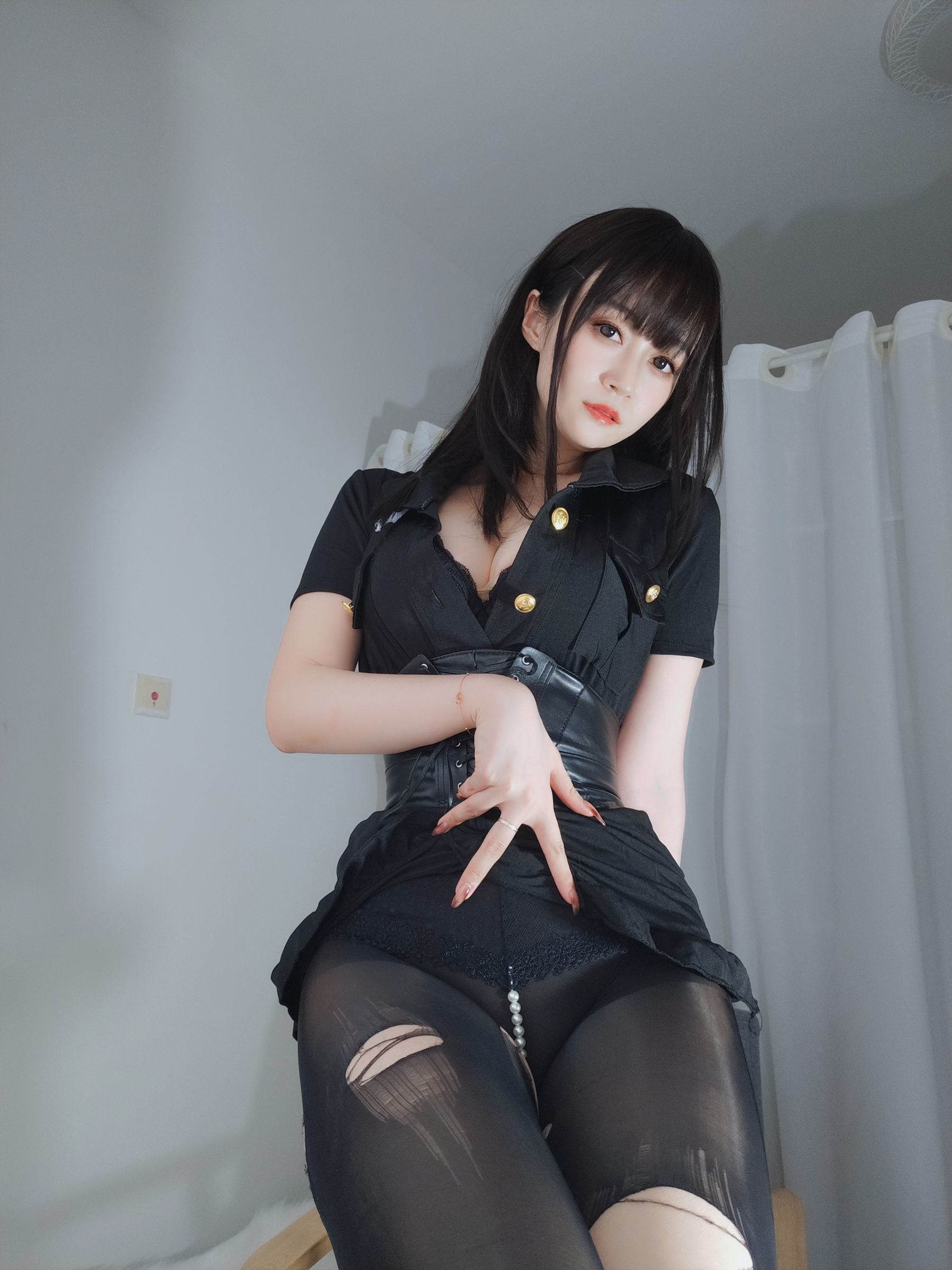 [COS福利] Coser小姐姐白银 - 抖S姐姐（下）