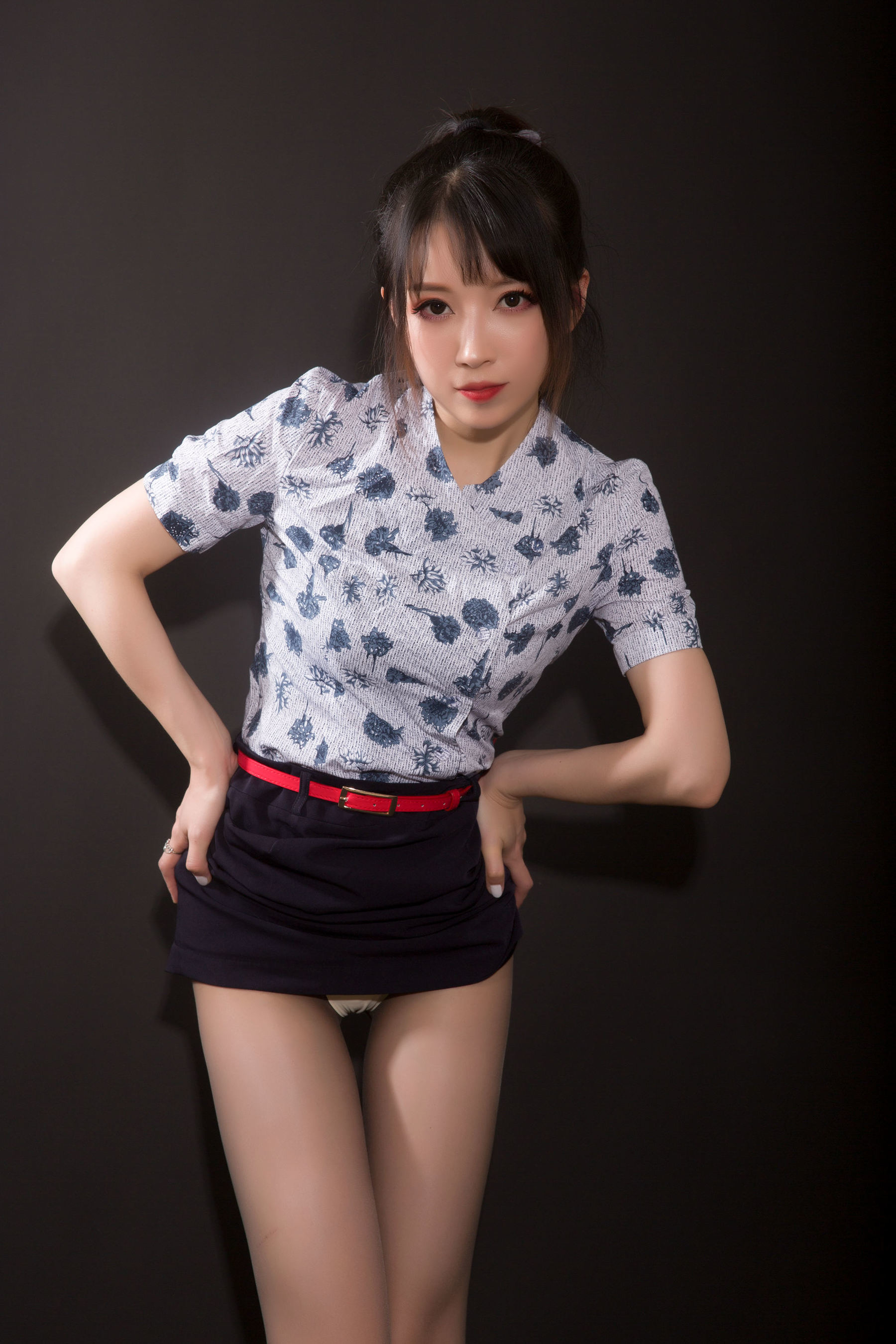 COS福利] 斗魚主播小女巫露娜 - 東航棚拍