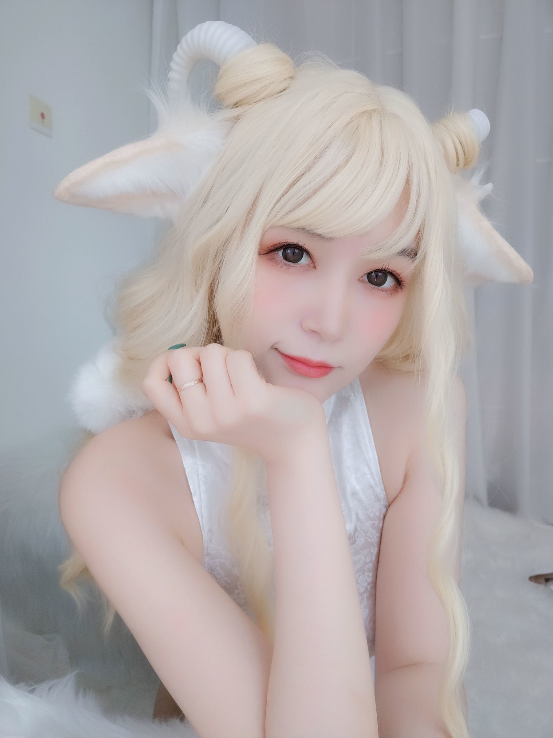 COS Welfare] Coser Xiaojie Baiyin - White Qipao