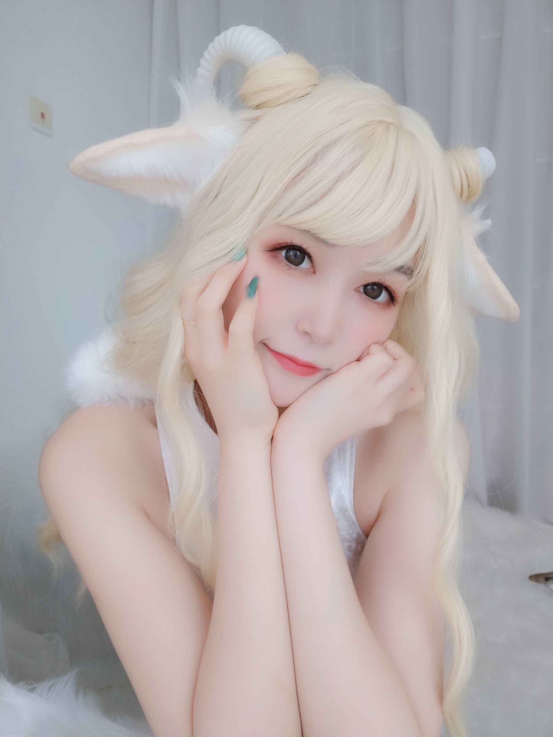 COS Welfare] Coser Xiaojie Baiyin - White Qipao