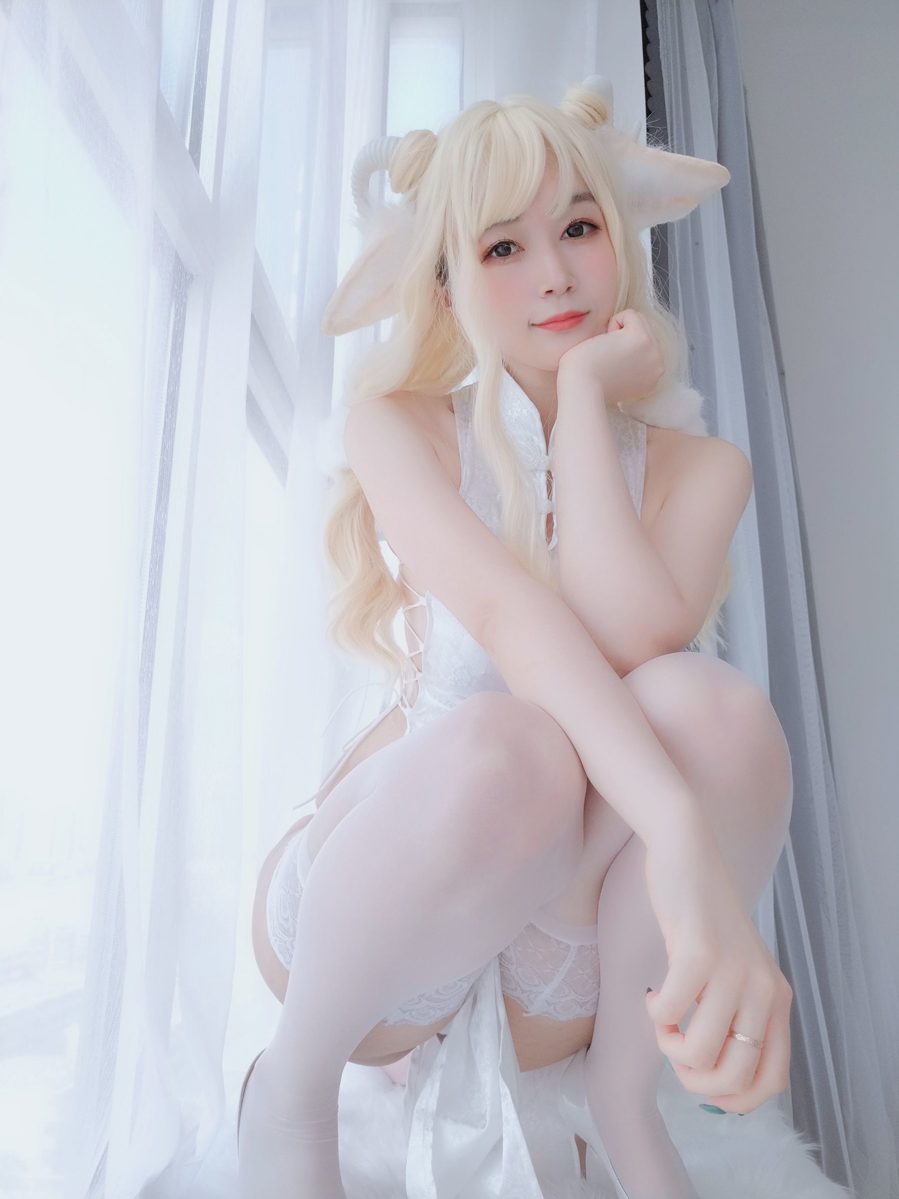 COS Welfare] Coser Xiaojie Baiyin - White Qipao