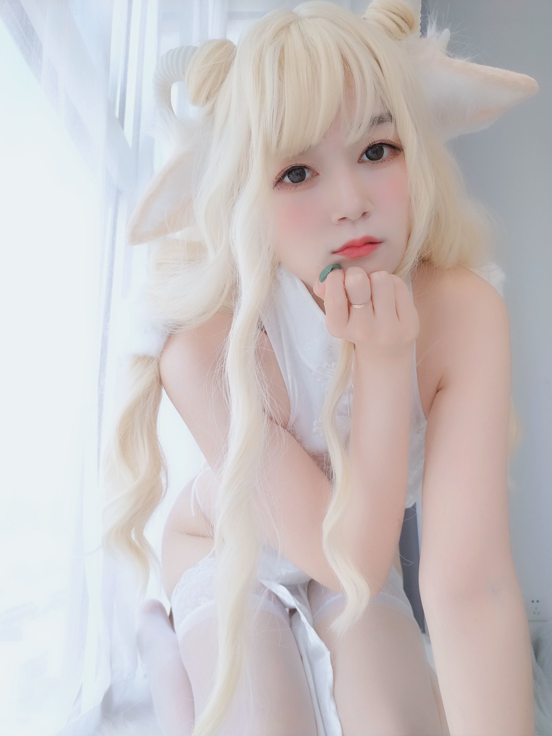 COS Welfare] Coser Xiaojie Baiyin - White Qipao