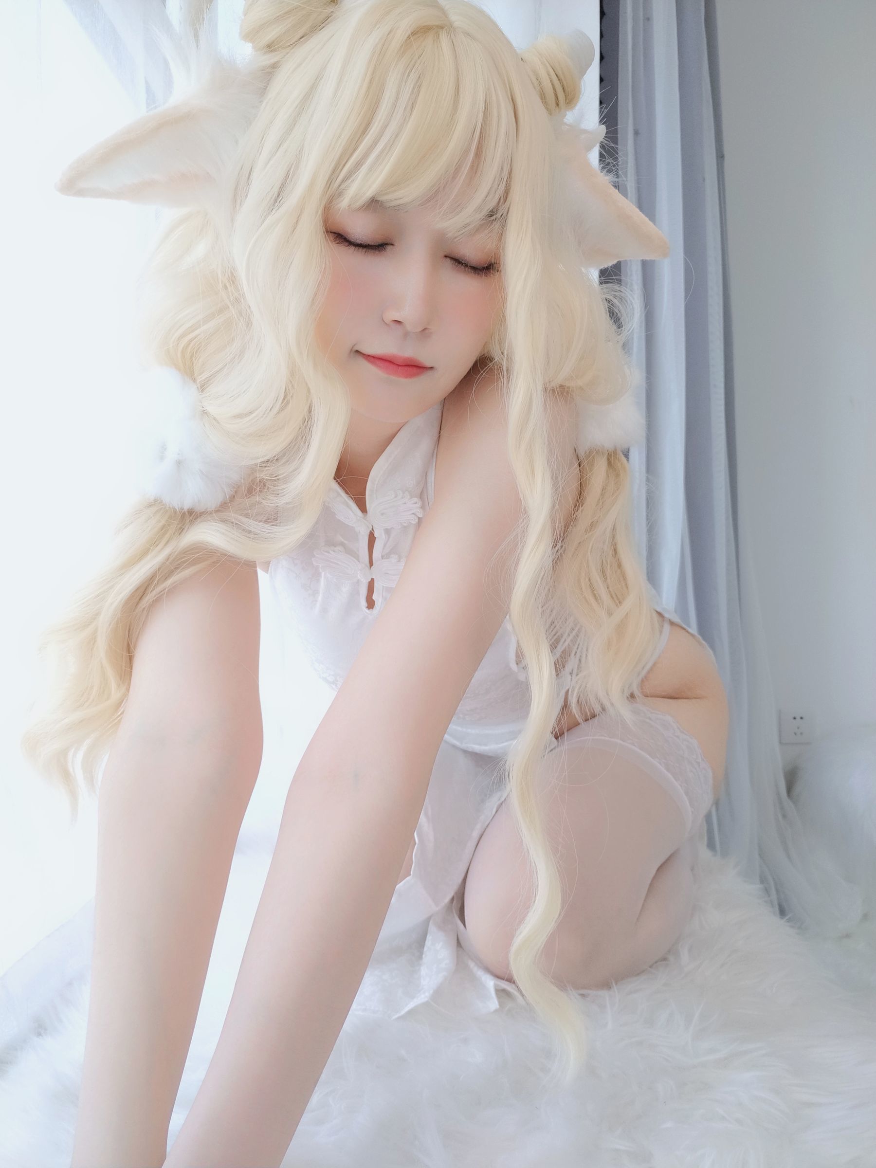 COS Welfare] Coser Xiaojie Baiyin - White Qipao