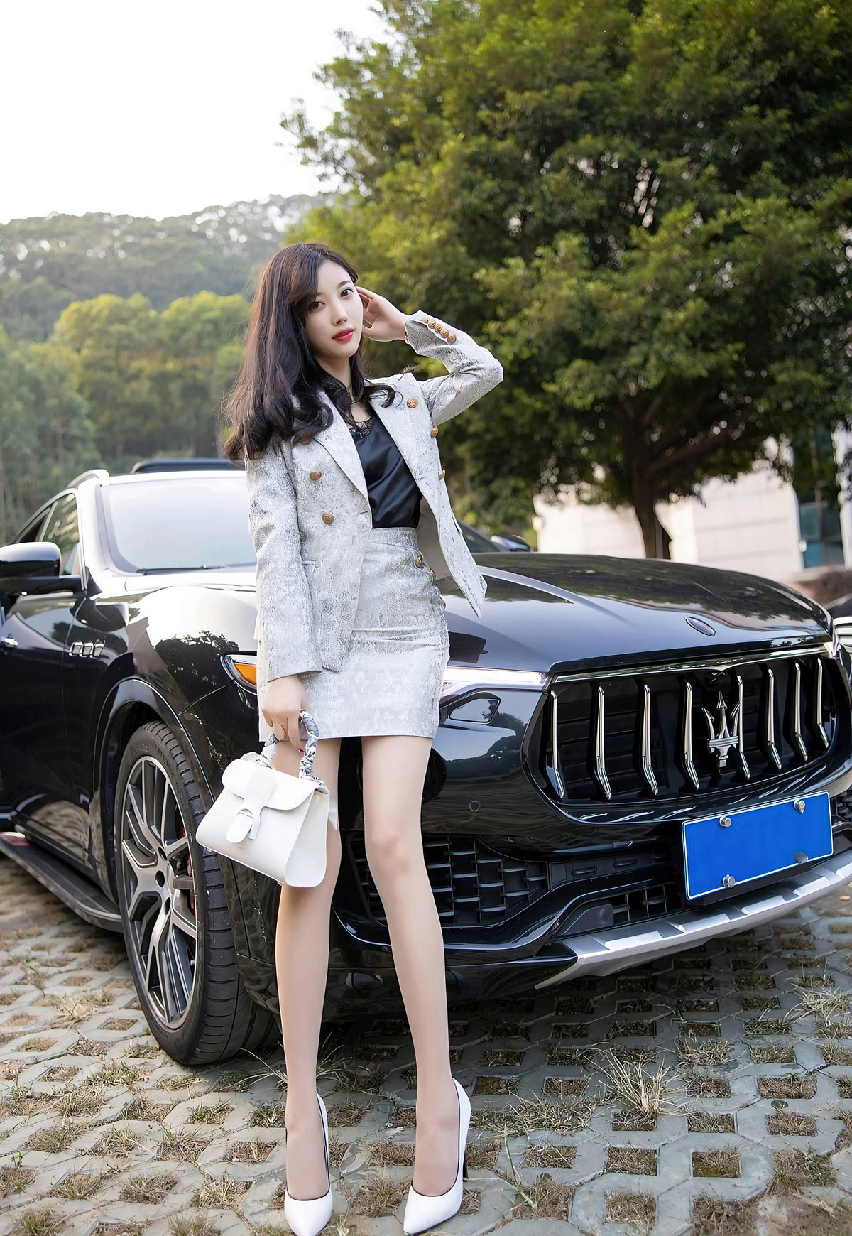 性感車模楊晨晨2021誘惑美腿制服高跟高清寫真集