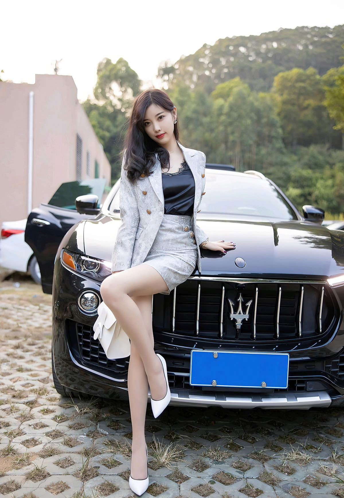 性感車模楊晨晨2021誘惑美腿制服高跟高清寫真集