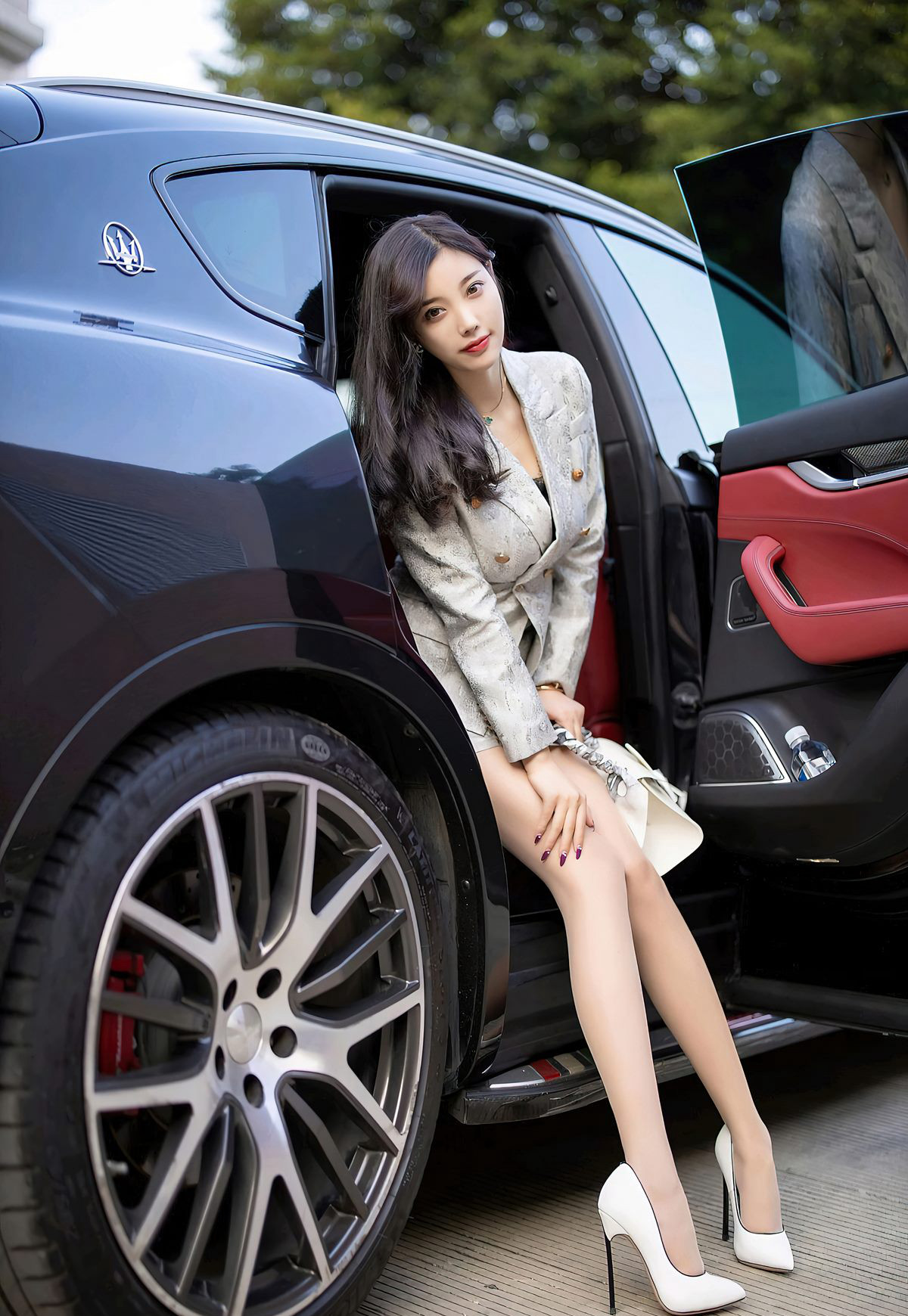 Sexy Car Model Yang Chenchen 2021 Tempting Beautiful Legs Uniform High Heels High-Definition Photobook
