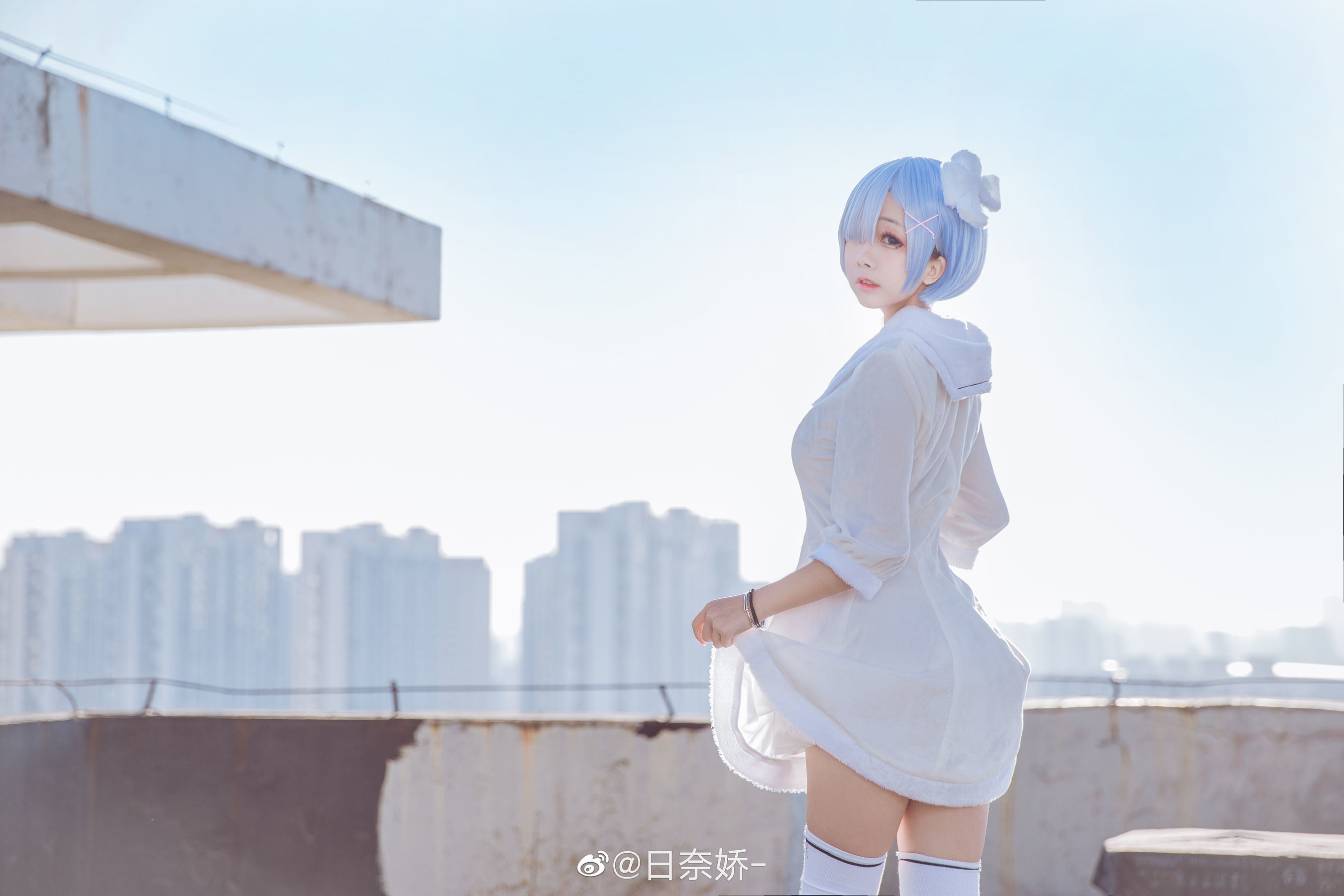 COS Phúc lợi] Rina Jiao - Rem váy trắng
