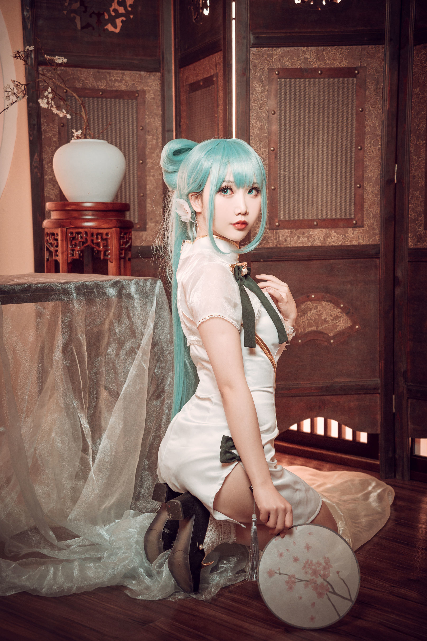 COS福利] 可愛人氣Coser麵餅仙兒 - 初音旗袍