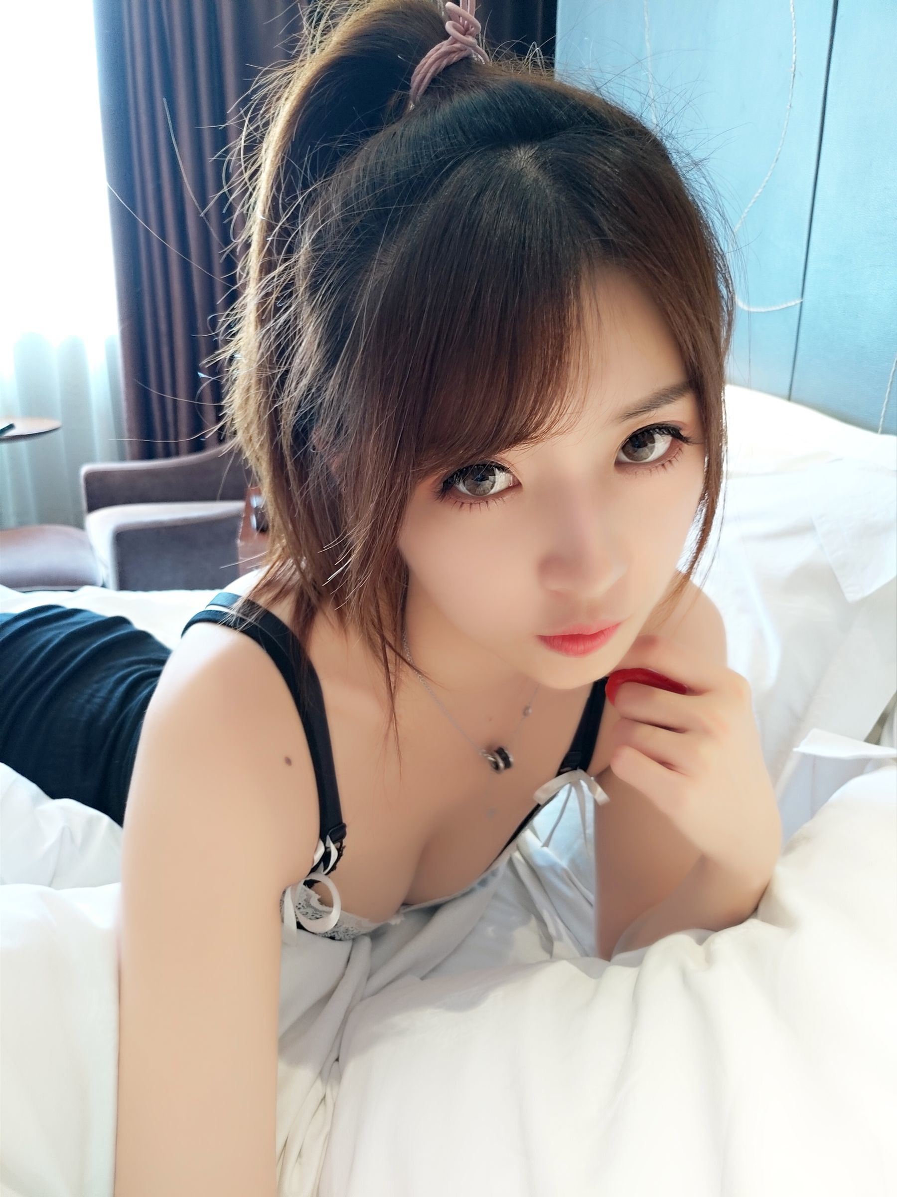 COS福利] 斗魚主播小女巫露娜 - 黑色吊帶裙