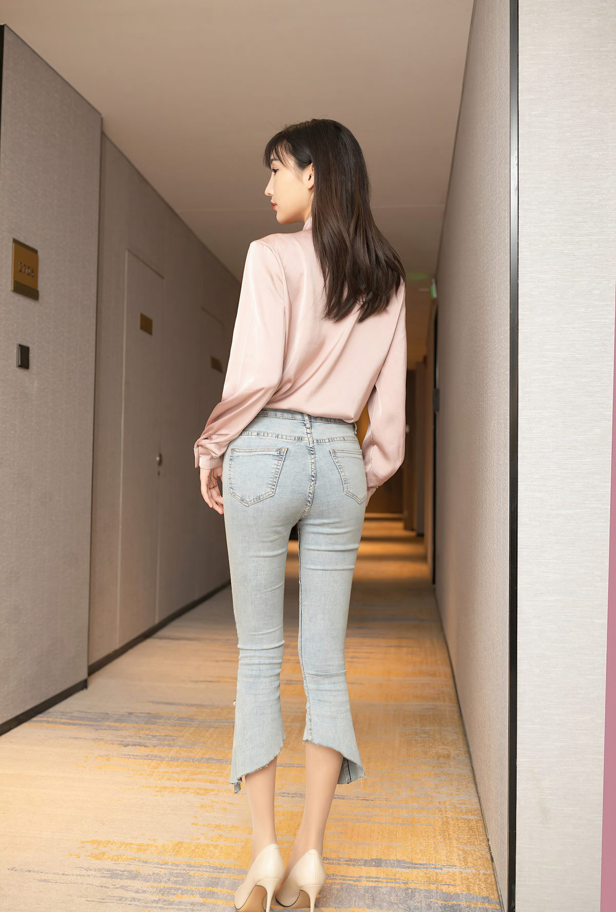 루쑨쑨 섹시한 청바지 살색 스타킹 하이힐 아름다운 발 섹시한 스타킹 벗는 세트图