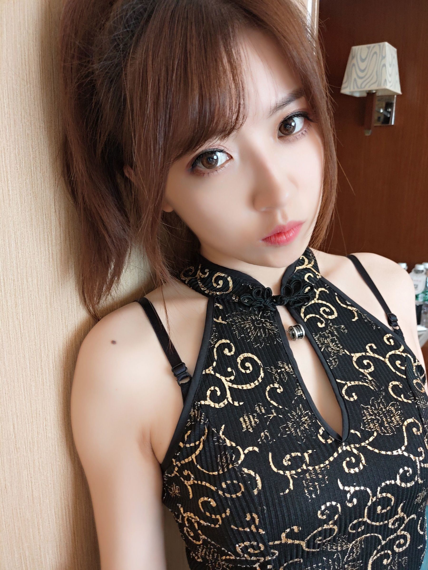 Cosplay Welfare] Douyu Broadcaster Little Witch Luna - Black Silk Cheongsam