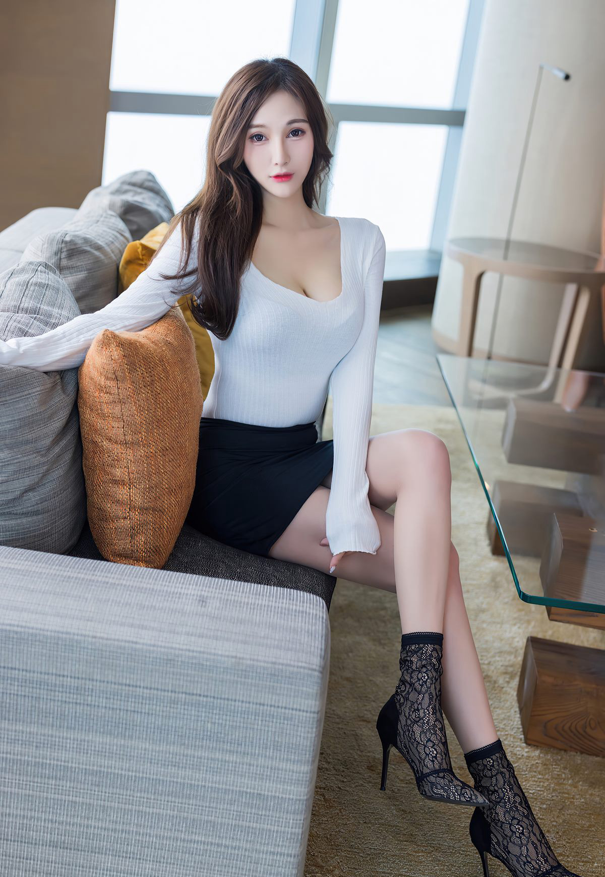 愛蜜社嫩模拉維尼亞肉肉極品高清白嫩美腿玉足性感裸胸