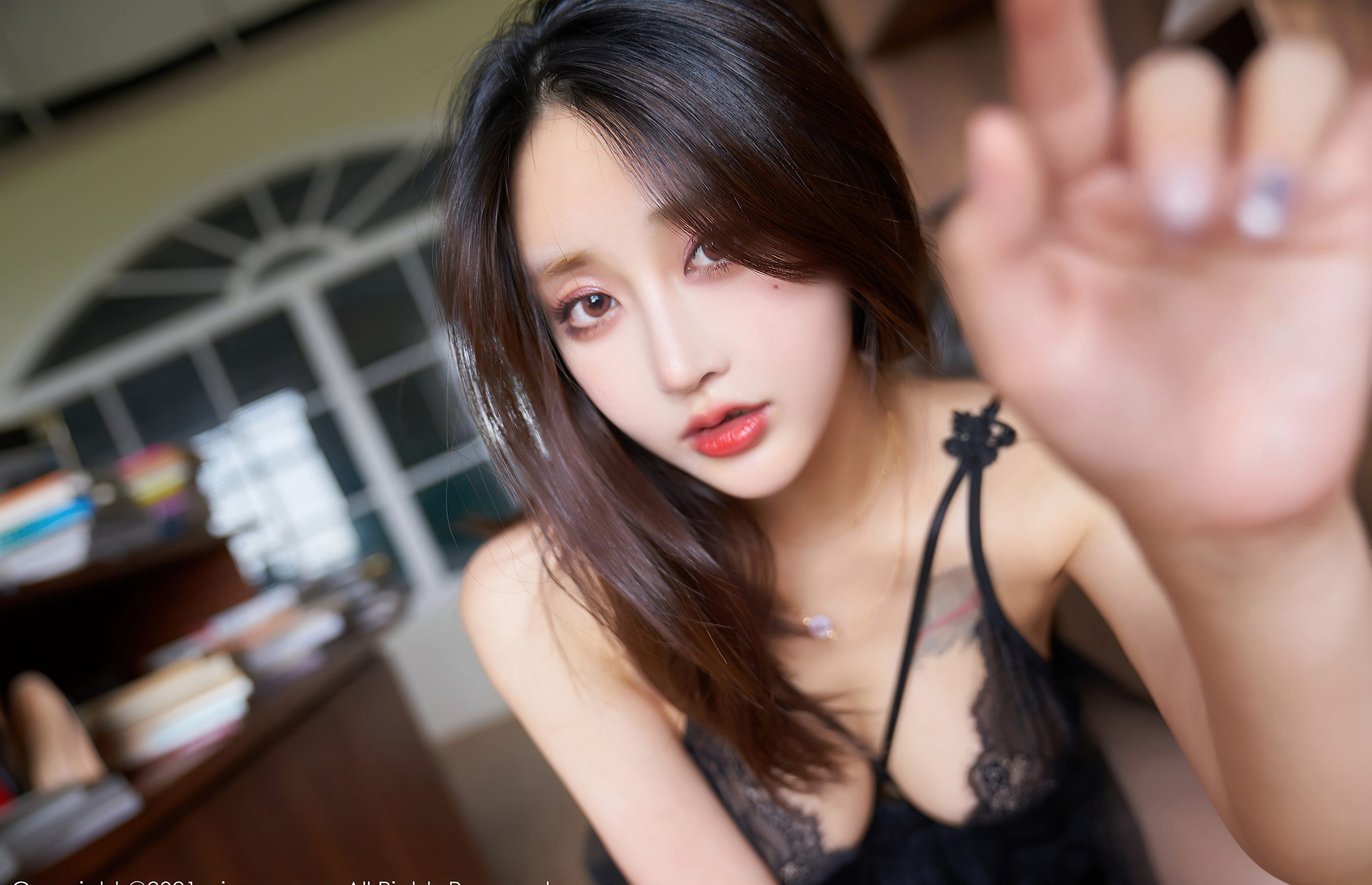 Lâm Tử Hân Freya đồ lót tình cảm gợi cảm ren, vớ đen quyến rũ, giày cao gót, ngực lớn, quần lót dây