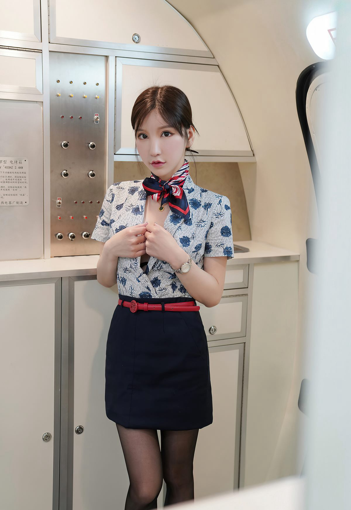 周于希2021黑絲圖集高跟空姐制服性感美腿脫絲襪高清套圖