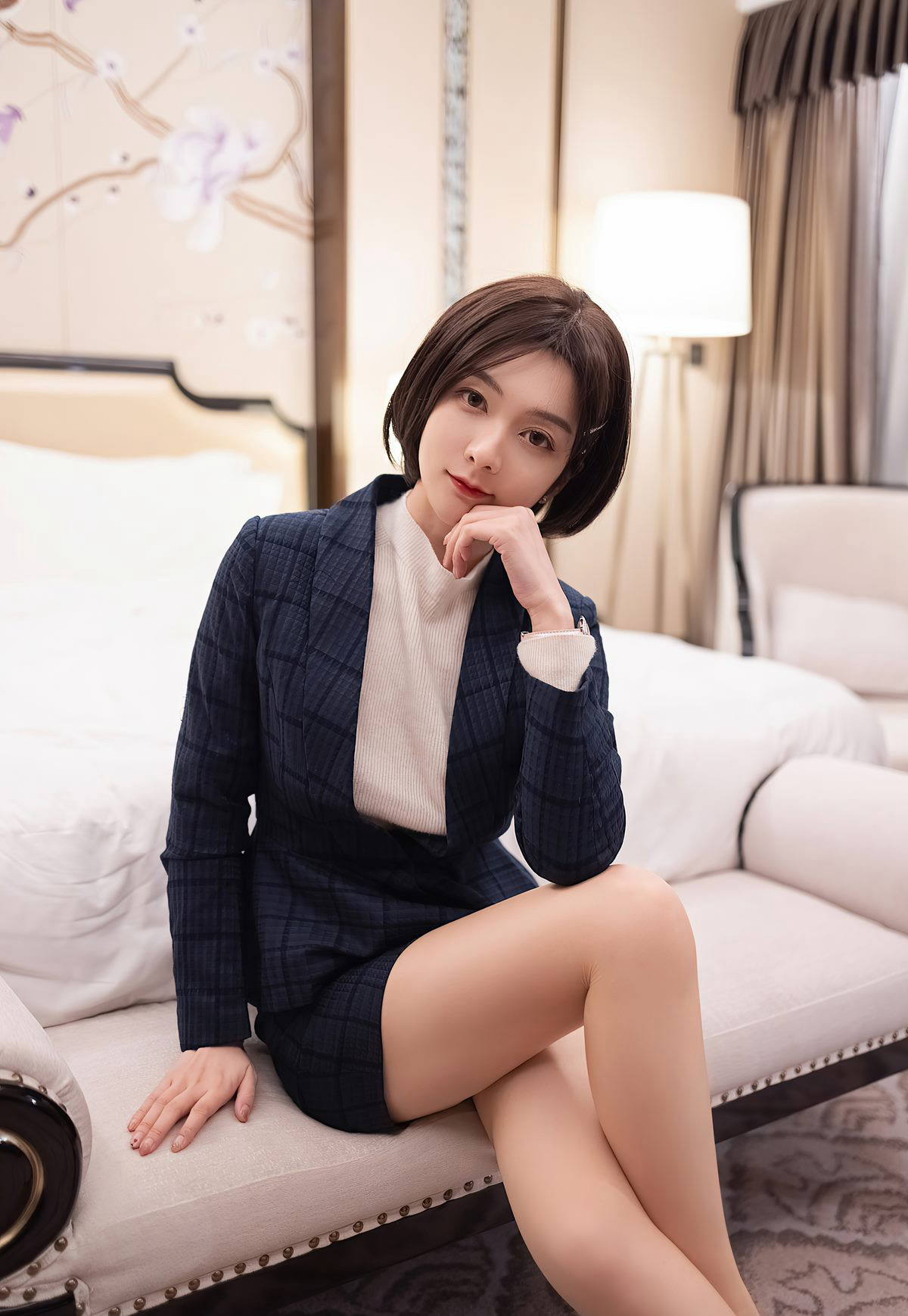 สาวผมสั้นเซ็กซี่ สวยเป็นเมียเลขานุการ กลับบ้านสวมชุดนอนสีชมพูชวนหลงใหล หน้าอกอวบอึ๋มเปลือยอก ผิวขาวเนียน