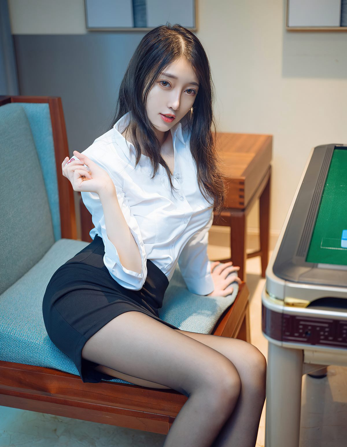 玥兒玥制服誘惑絲襪美臀性感制服誘惑黑絲高跟足底裸胸
