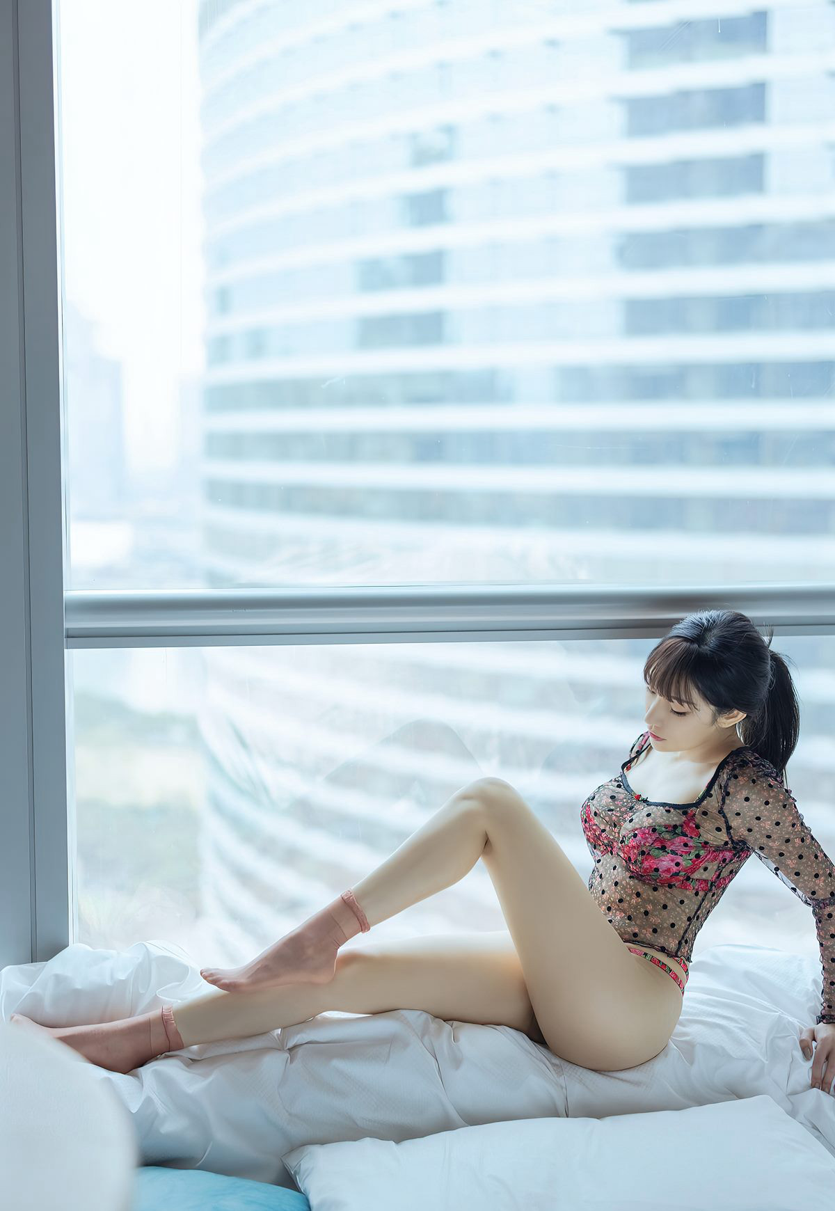 愛蜜社小狐狸性感丁字褲極品白嫩美腿風騷高翹臀姿勢
