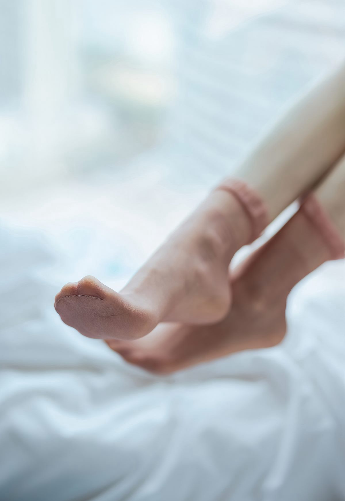 愛蜜社小狐狸性感丁字褲極品白嫩美腿風騷高翹臀姿勢