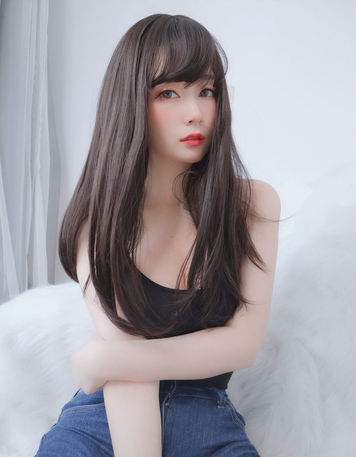 白銀81性感cos誘惑白嫩裸胸緊身牛仔褲超髒翹臀美臀