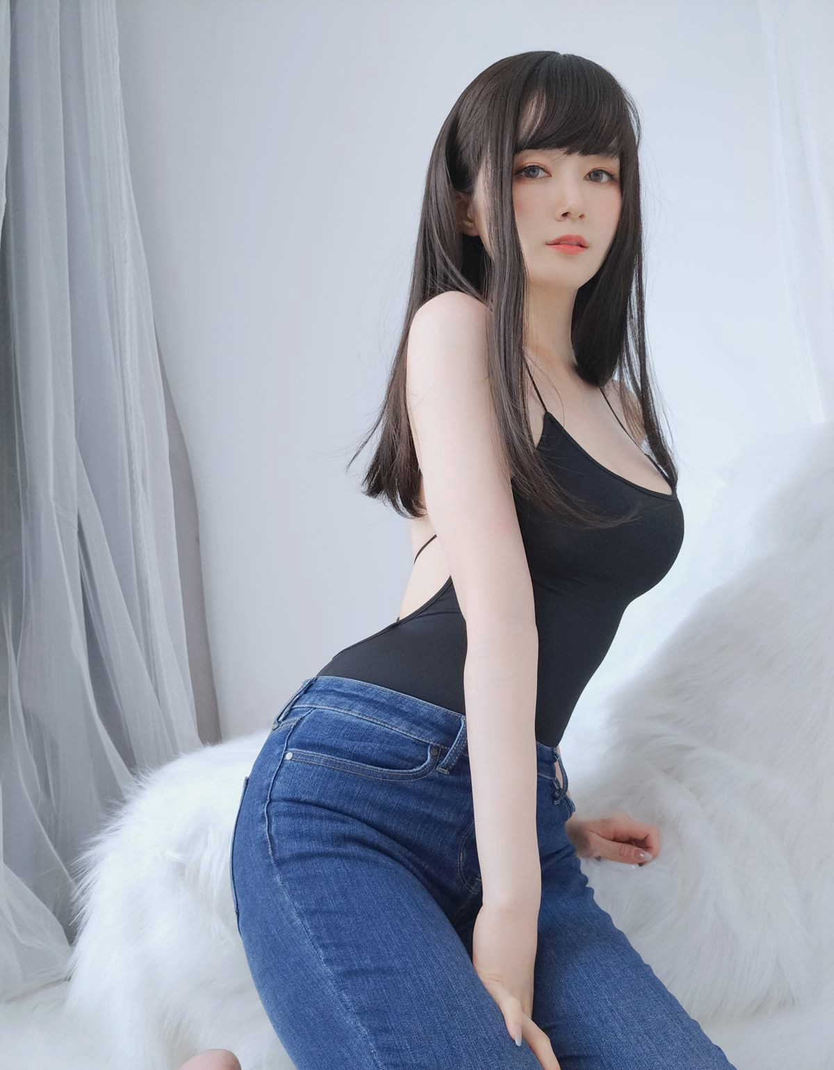 Bạch Ngân 81 quyến rũ cosplay cám dỗ da trắng mịn ngực trần quần jeans bó sát siêu dâm mông vút đẹp mông.