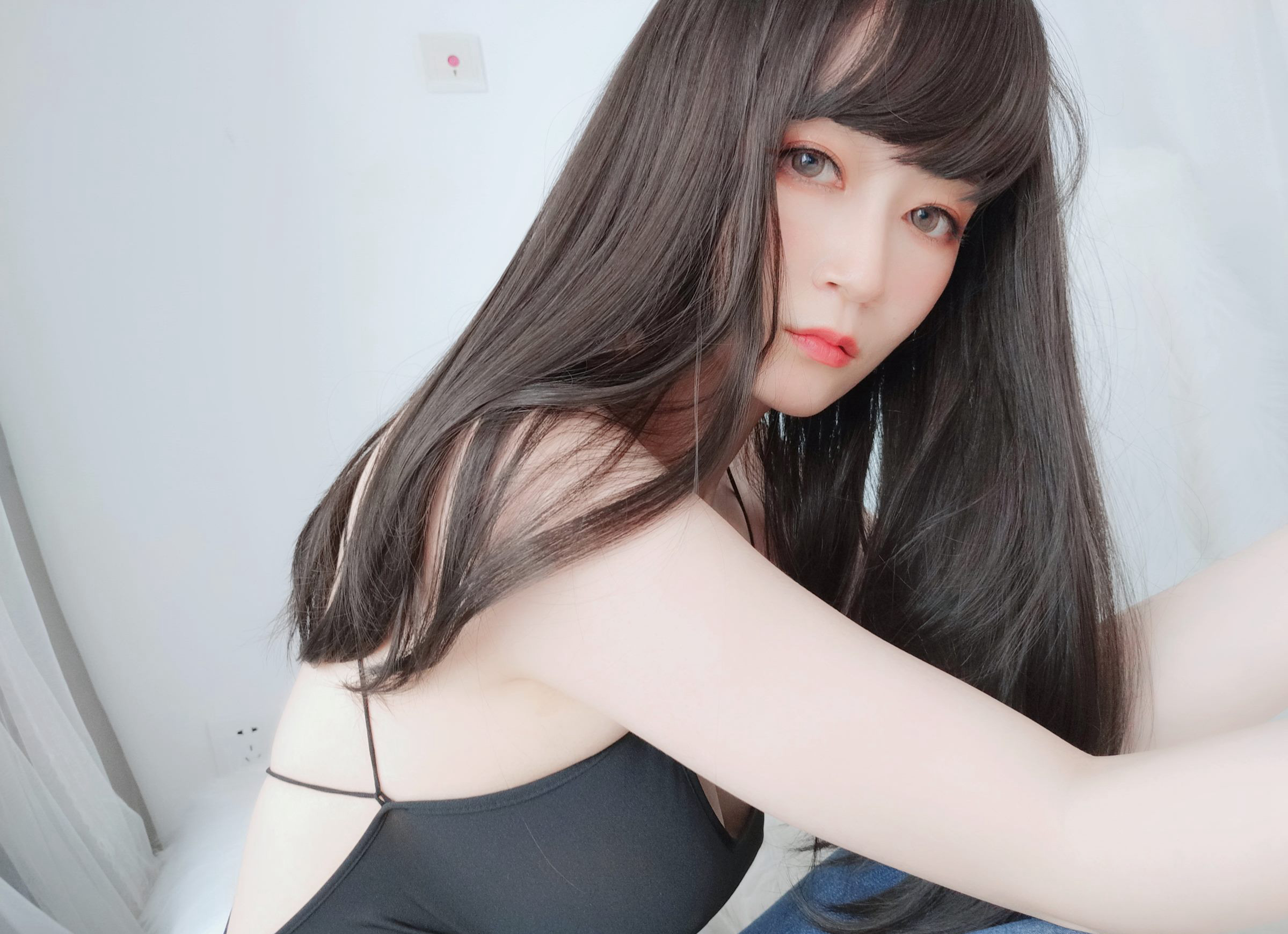 Bạch Ngân 81 quyến rũ cosplay cám dỗ da trắng mịn ngực trần quần jeans bó sát siêu dâm mông vút đẹp mông.