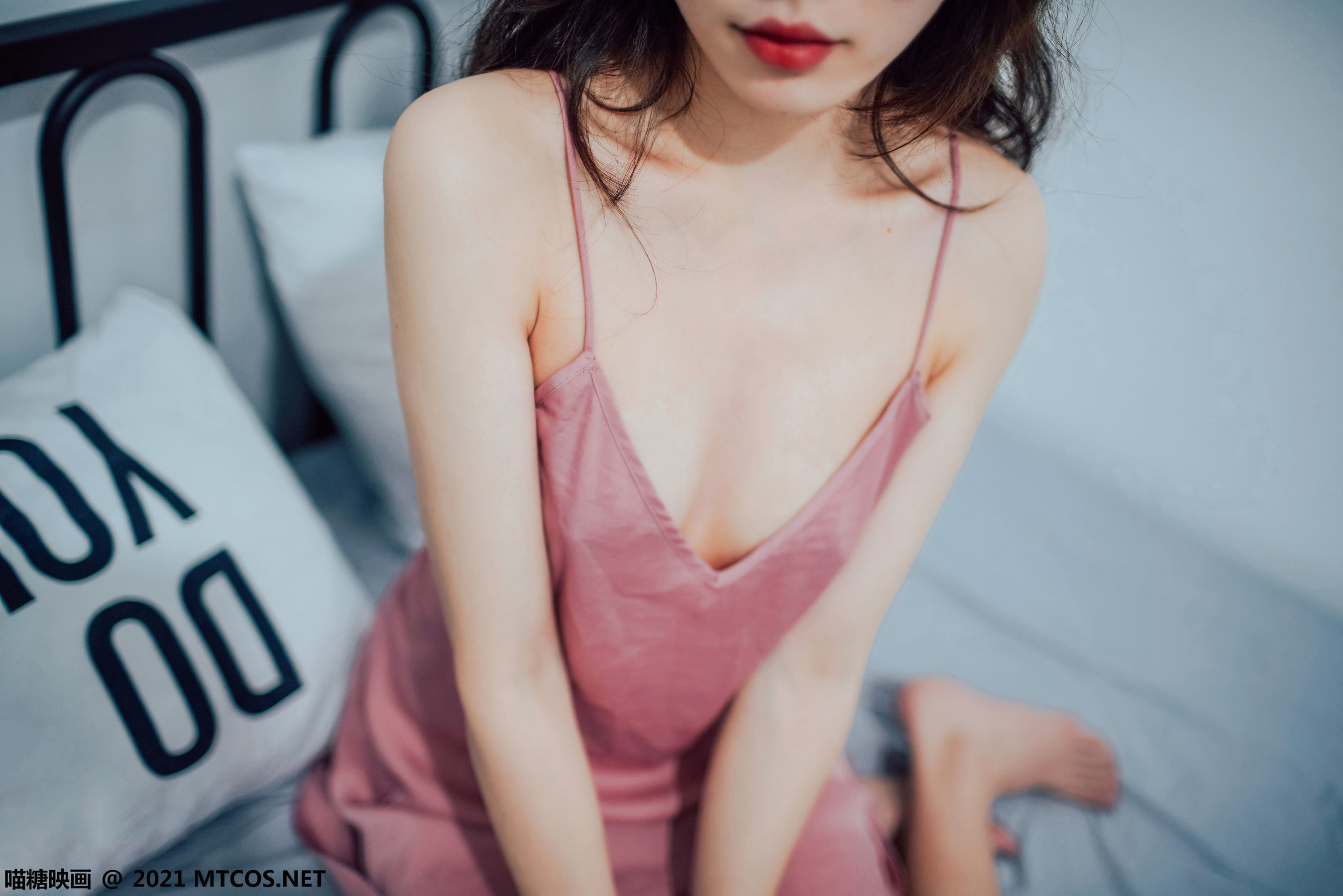 먀오탕 영화] VOL.408 분홍색 어깨끈 잠옷