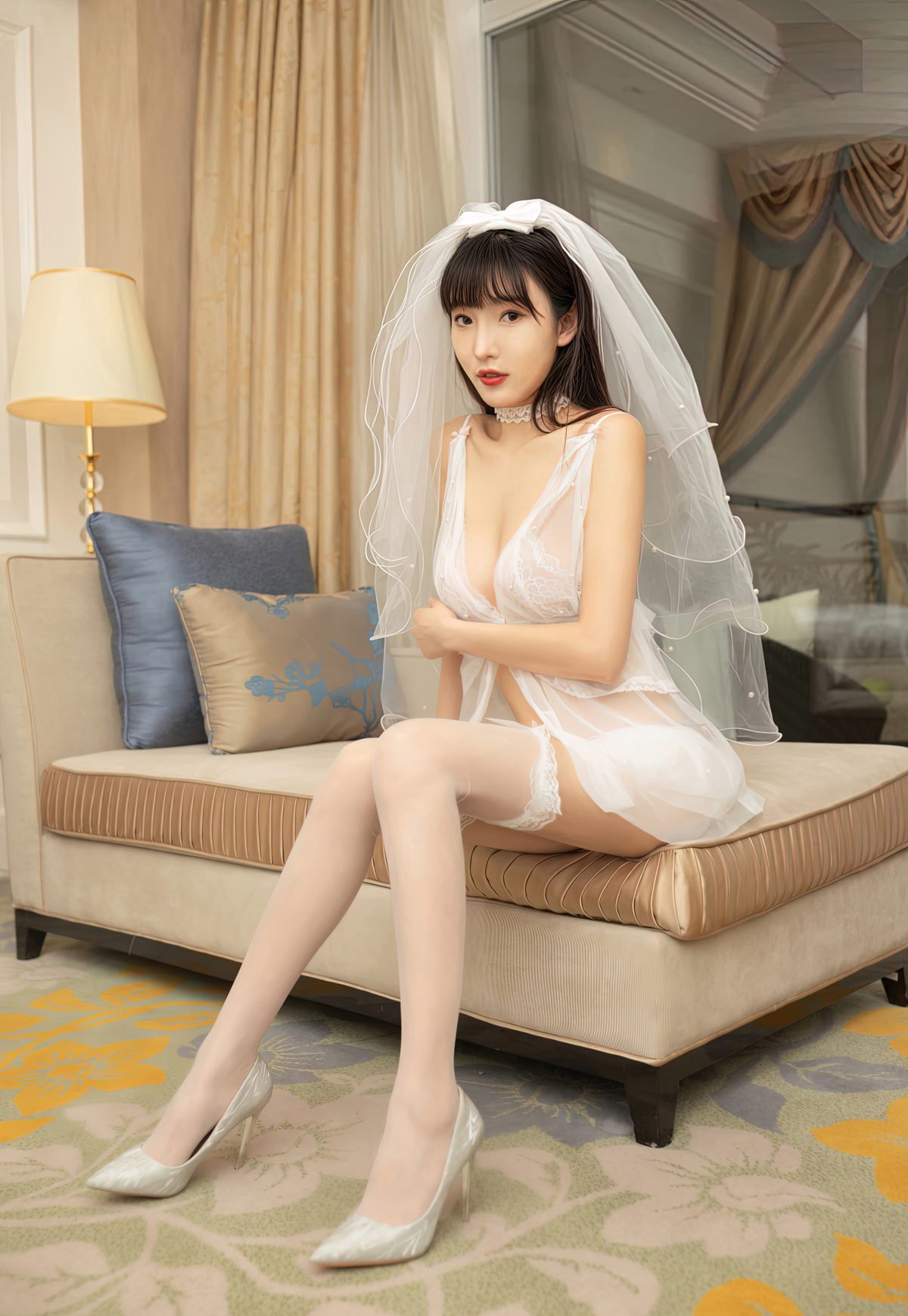 陸萱萱白絲高跟美腿性感蕾絲情趣內衣風騷撅臀腿控福利