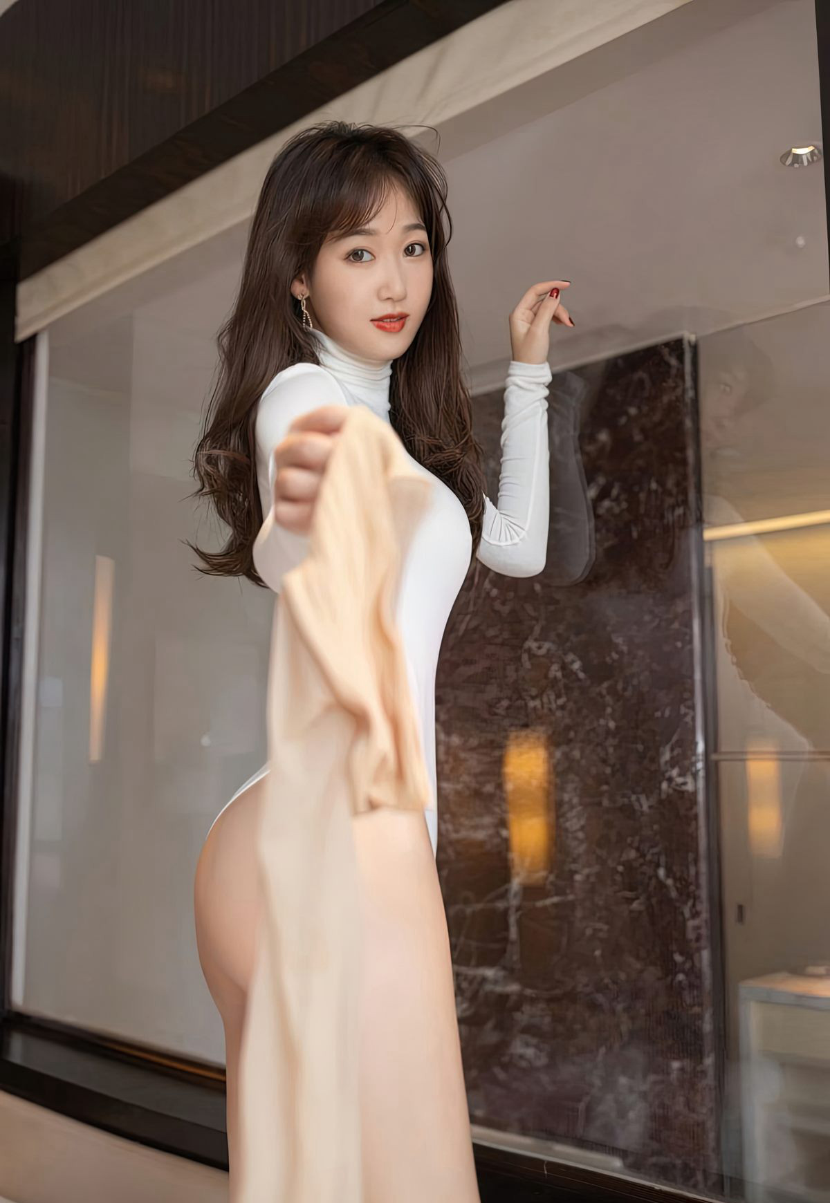 Tang Anqi 2021 Sheer Stockings Bare Buttocks Flirtatious High Perky Buttocks Tight Skirt Seductive Beautiful Legs High Heels