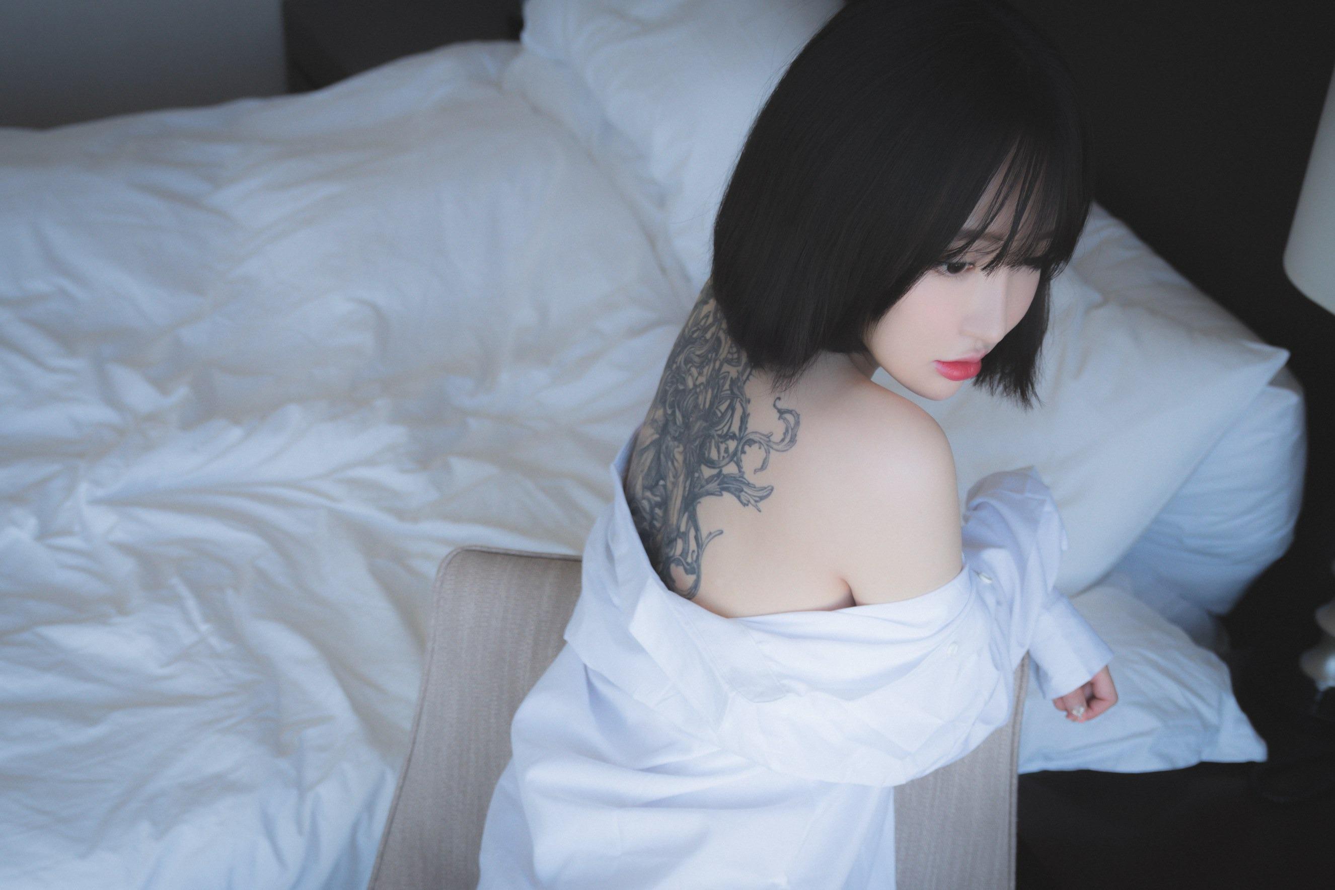Pure Media Volume 070: Son Ye-Eun, 72 Pages
